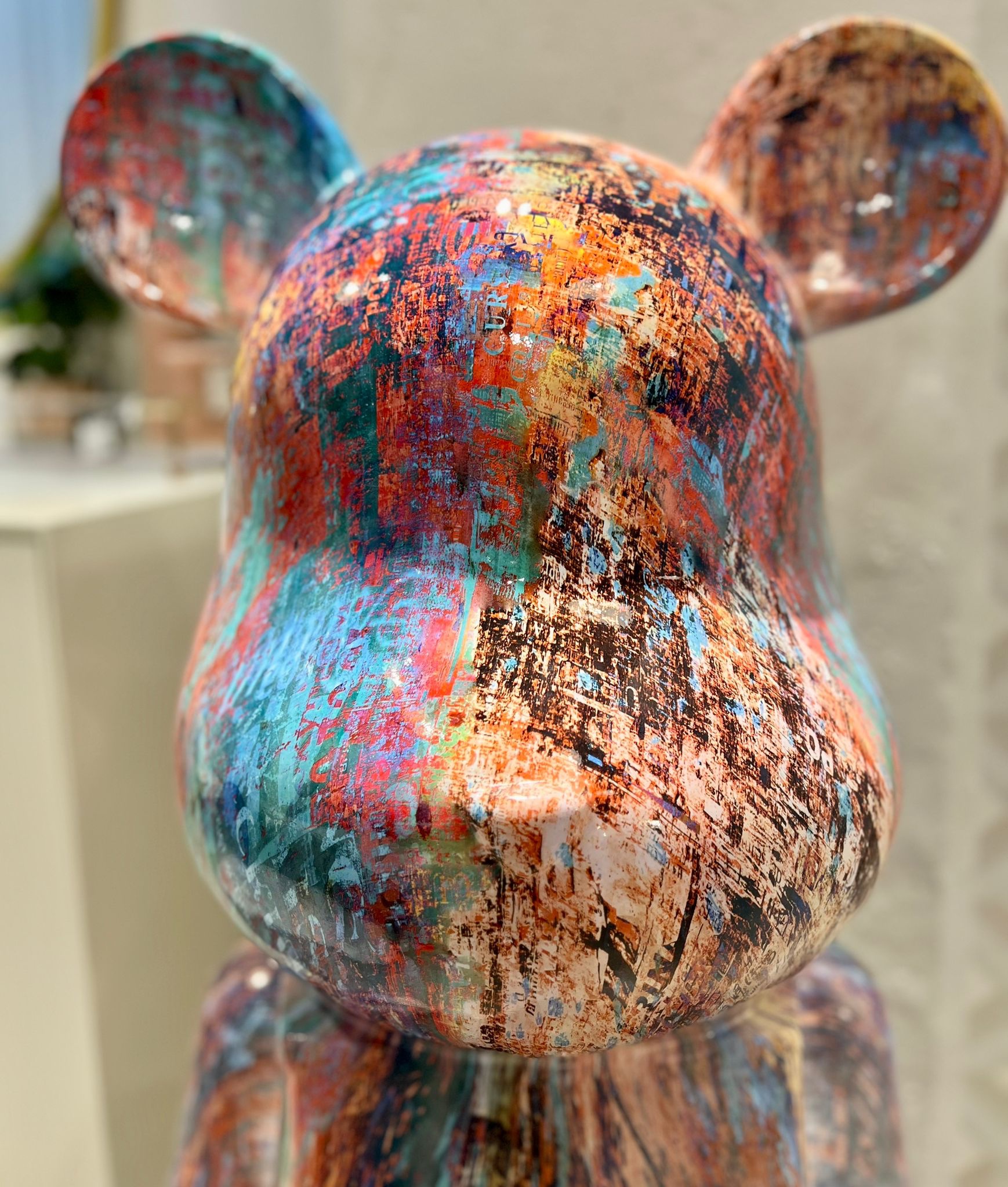 פסל דובי צבעוני מעוצב ענק צבעוני דגם אליס