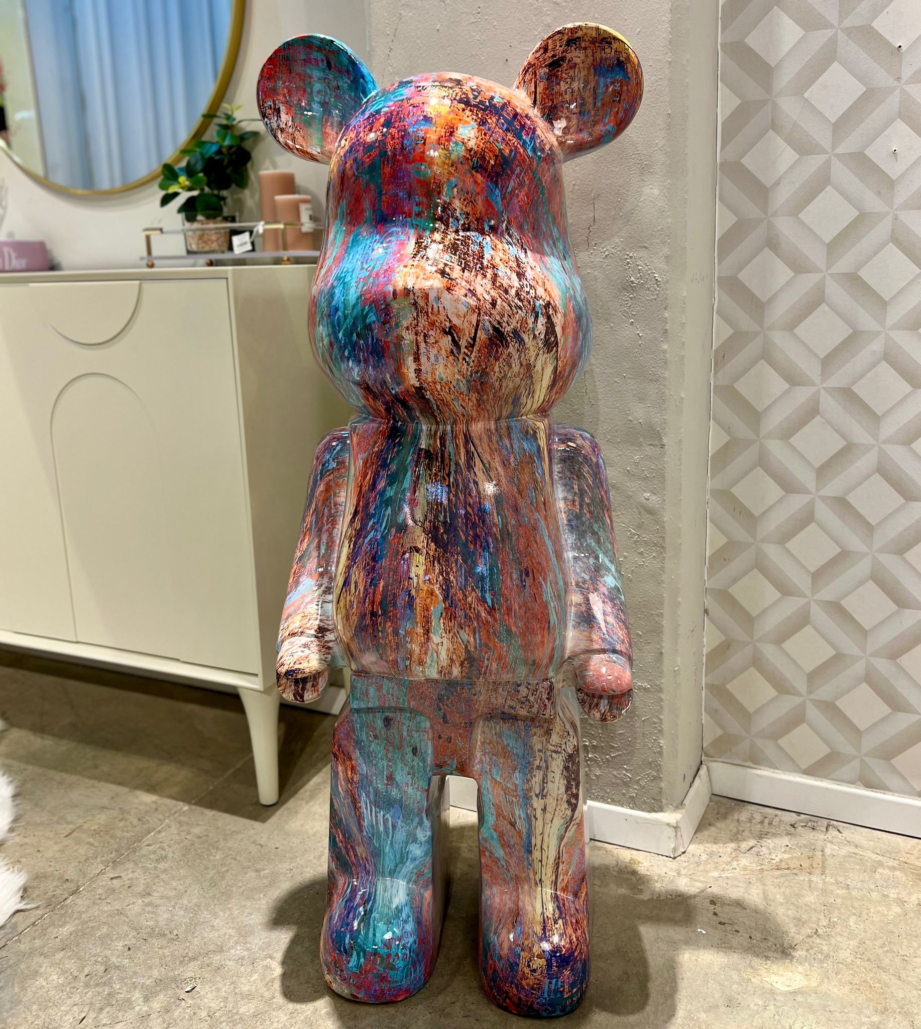 פסל דובי צבעוני מעוצב ענק צבעוני דגם אליס