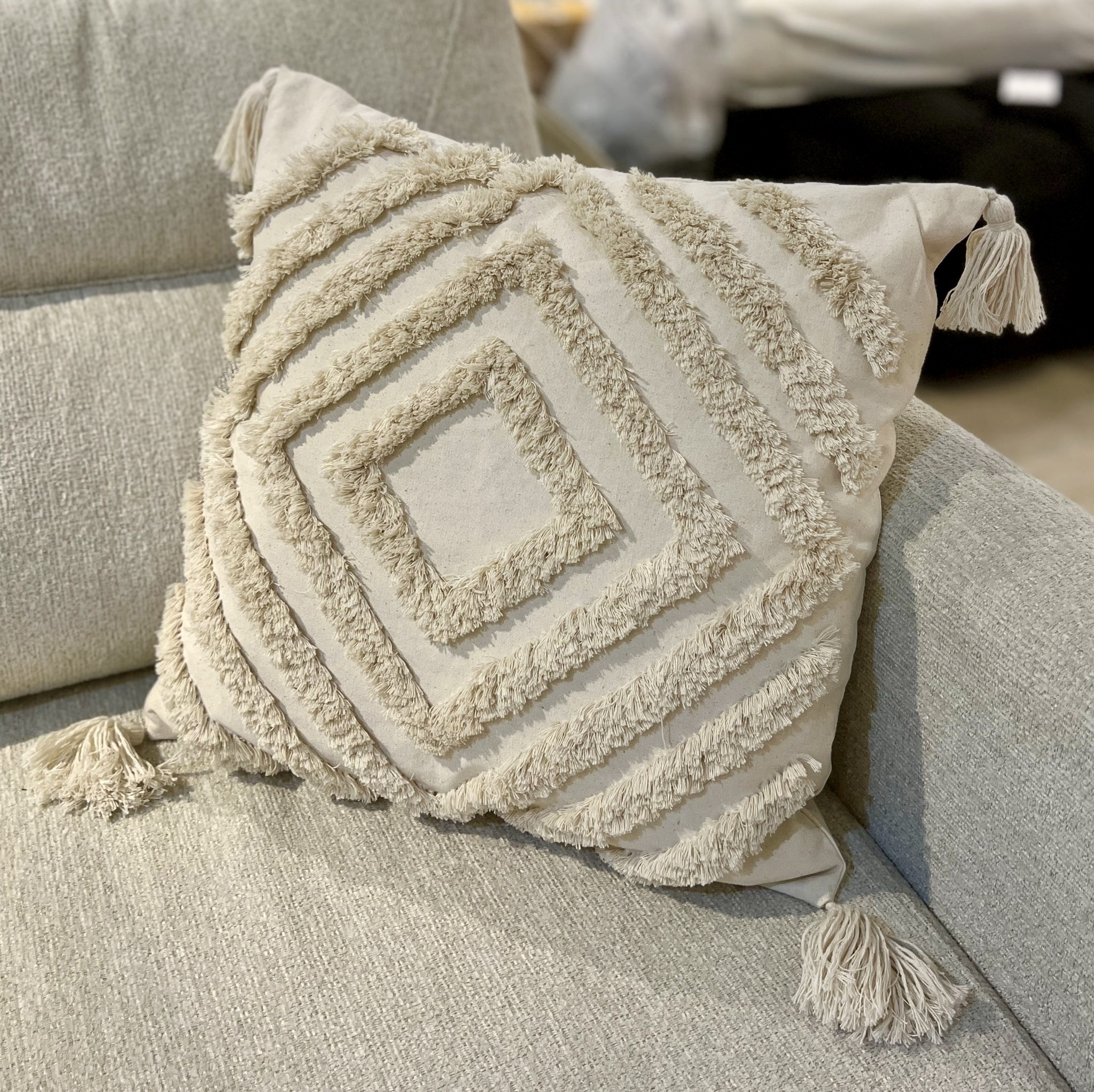 כרית נוי דגם ארין בז 45/45 מעוצבת כרית נוי דגם ארין בז 45/45 מעוצבת