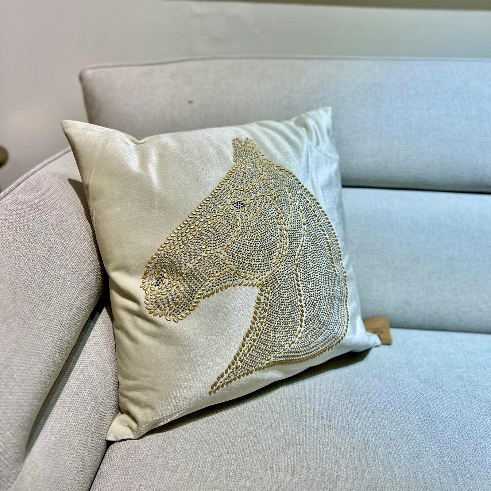 כרית נוי דגם גולד יוניקורן 45/45 אחרונות במבצע! כרית נוי דגם גולד יוניקורן 45/45 אחרונות במבצע!