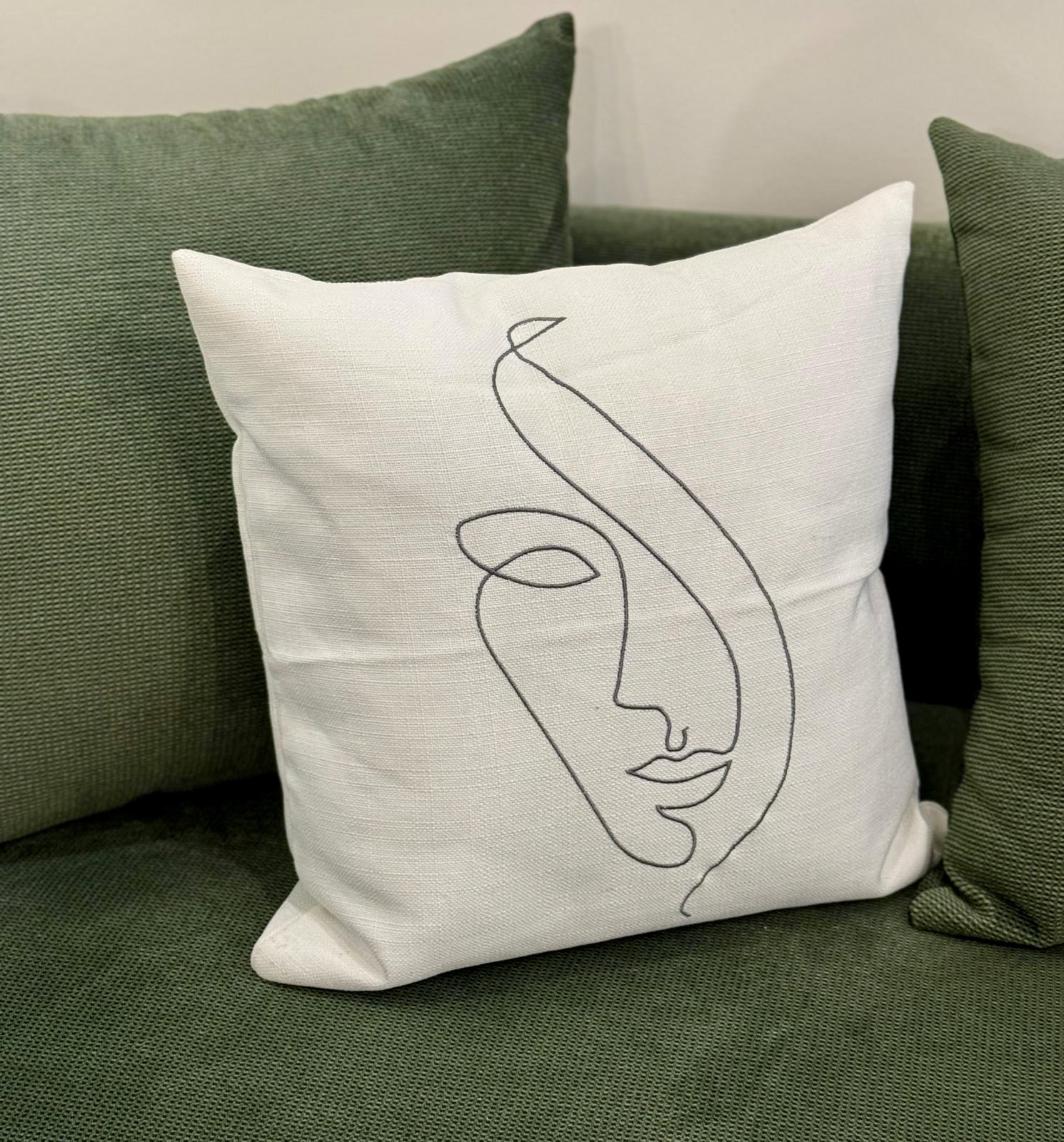 כרית נוי דגם  פייס ליין וואיט 45/45 כרית נוי דגם  פייס ליין וואיט 45/45