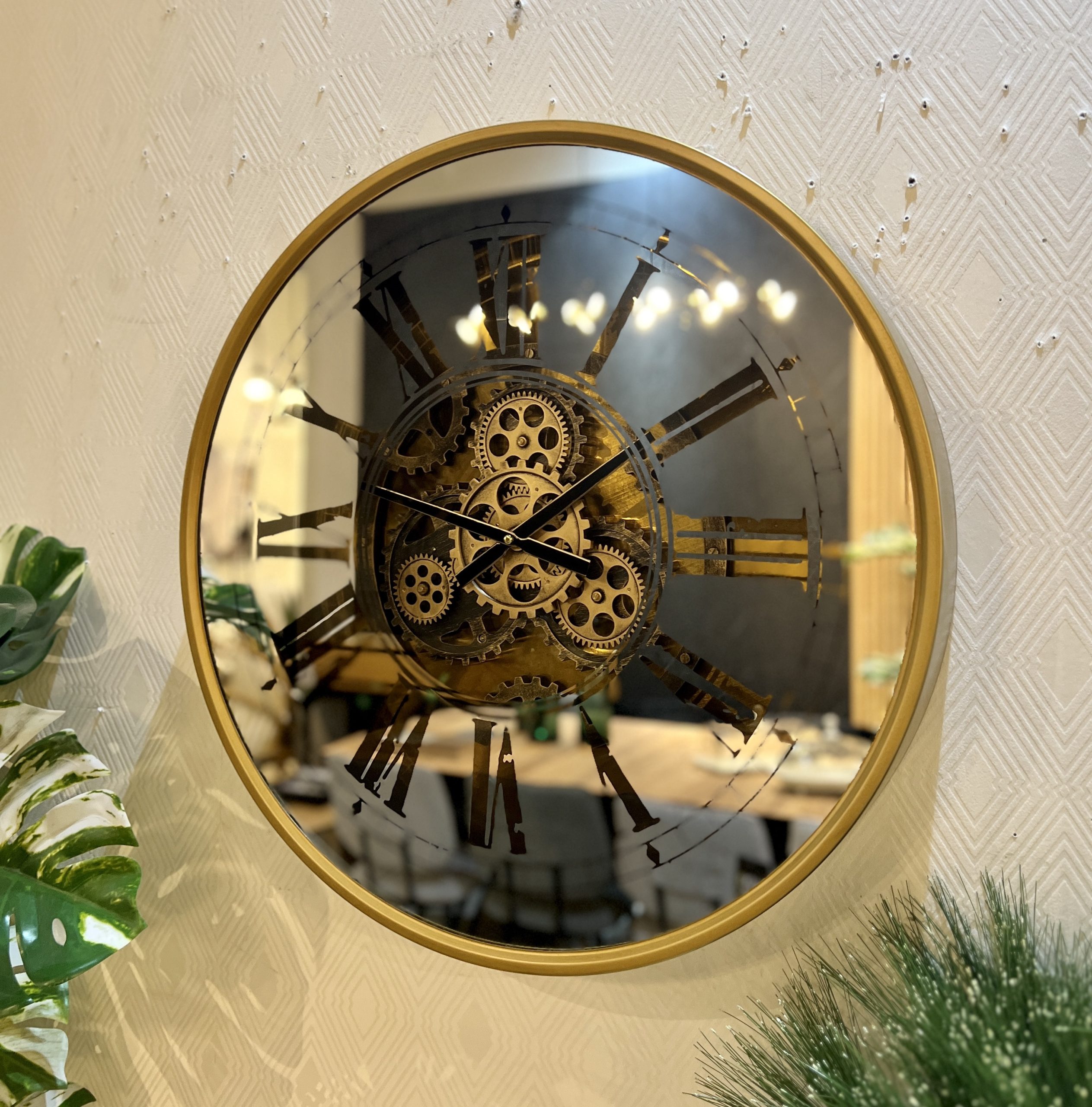 שעון מראה אפורה מסגרת זהב דגם איקו שעון מראה אפורה מסגרת זהב דגם איקו