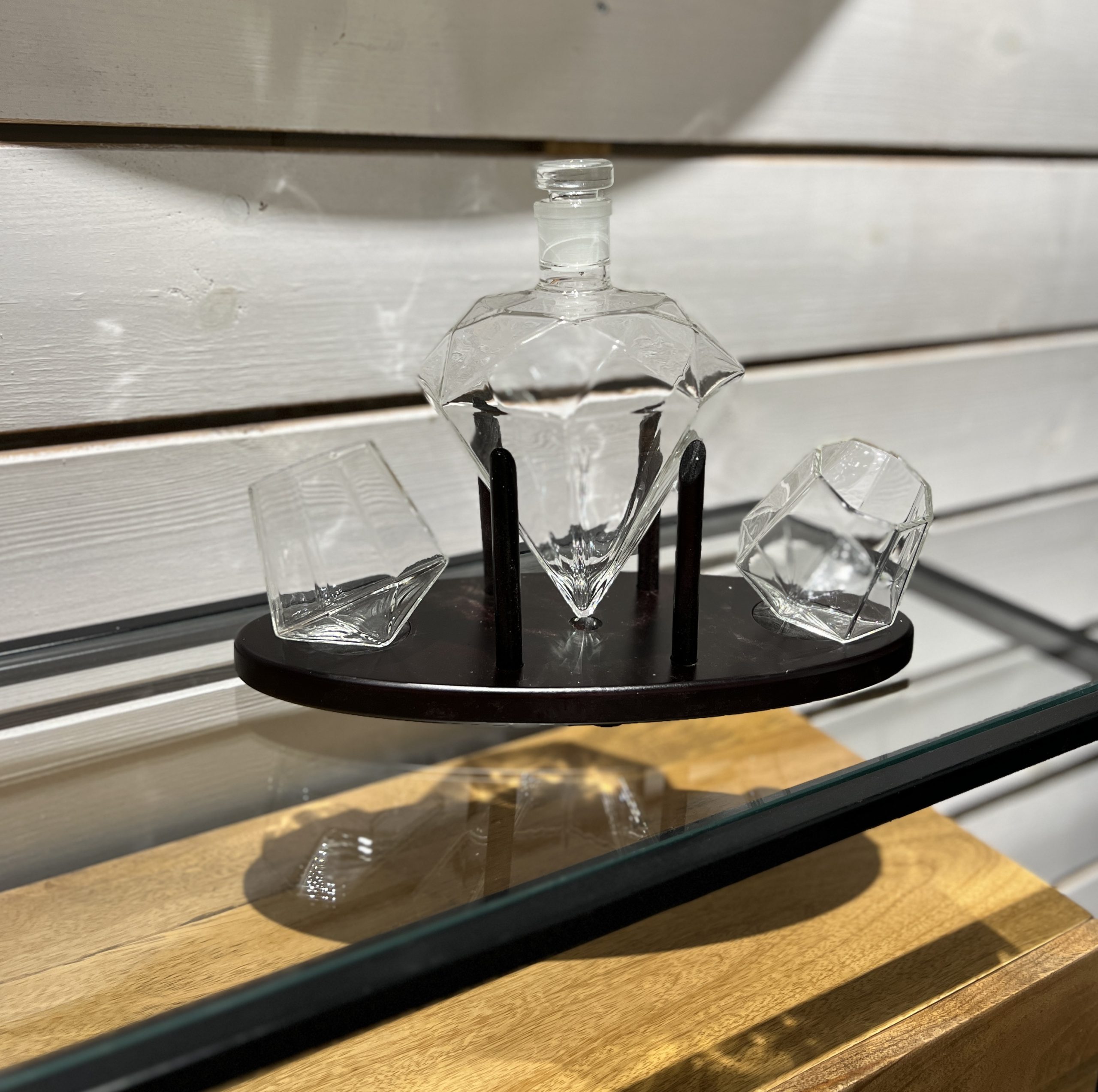 סט בר דיקנטר יהלום כוסות עגולים דגם איקו סט בר דיקנטר יהלום כוסות עגולים דגם איקו