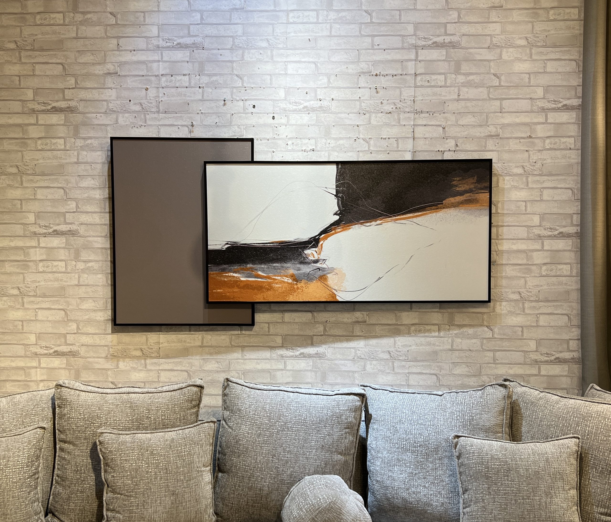 סט תמונה+ תמונה ציור עבודת יד רקע לבן עם נגיעה שחור וכתום דגם איקו סט תמונה+ תמונה ציור עבודת יד רקע לבן עם נגיעה שחור וכתום דגם איקו