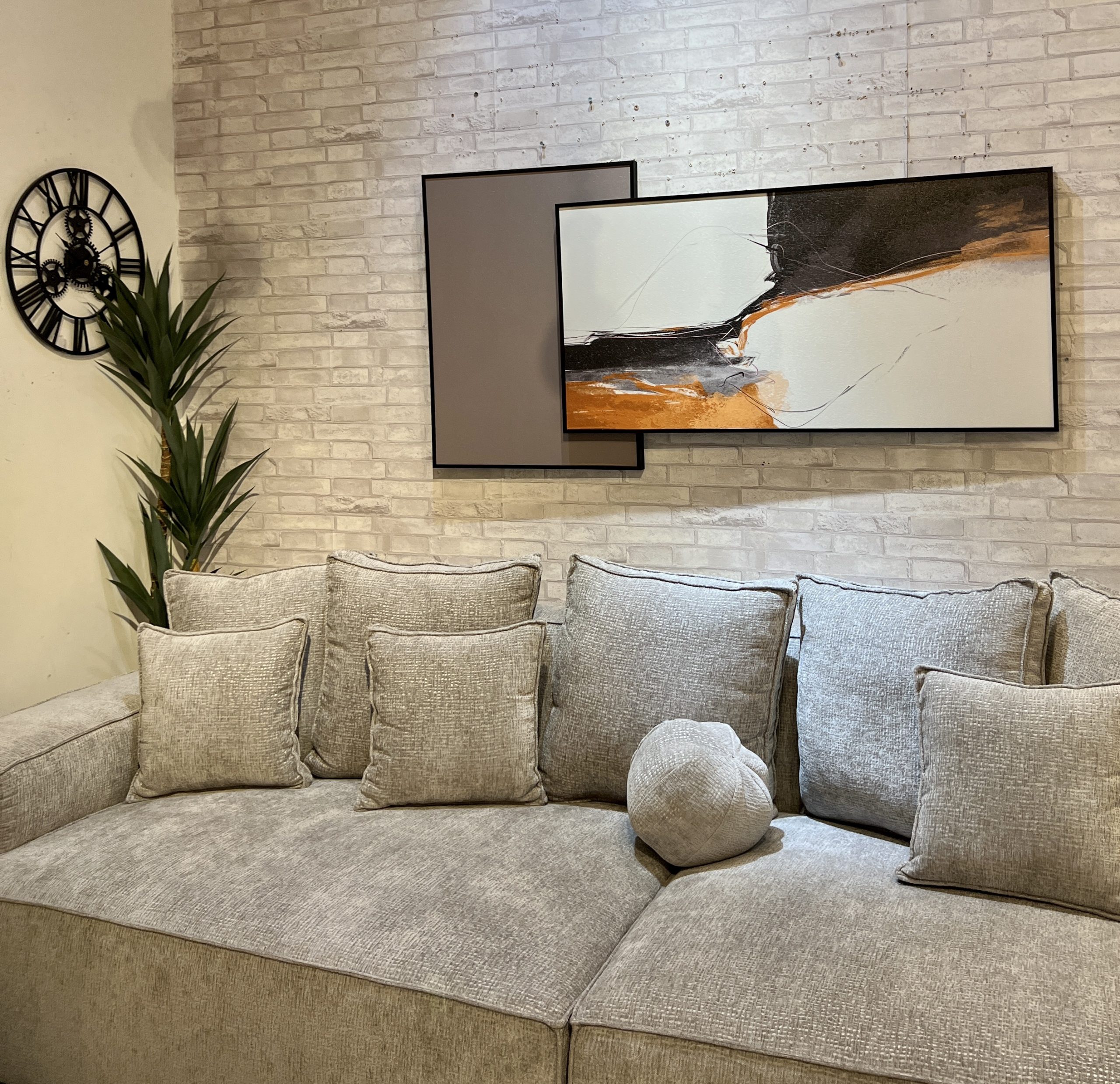 סט תמונה+ תמונה ציור עבודת יד רקע לבן עם נגיעה שחור וכתום דגם איקו סט תמונה+ תמונה ציור עבודת יד רקע לבן עם נגיעה שחור וכתום דגם איקו