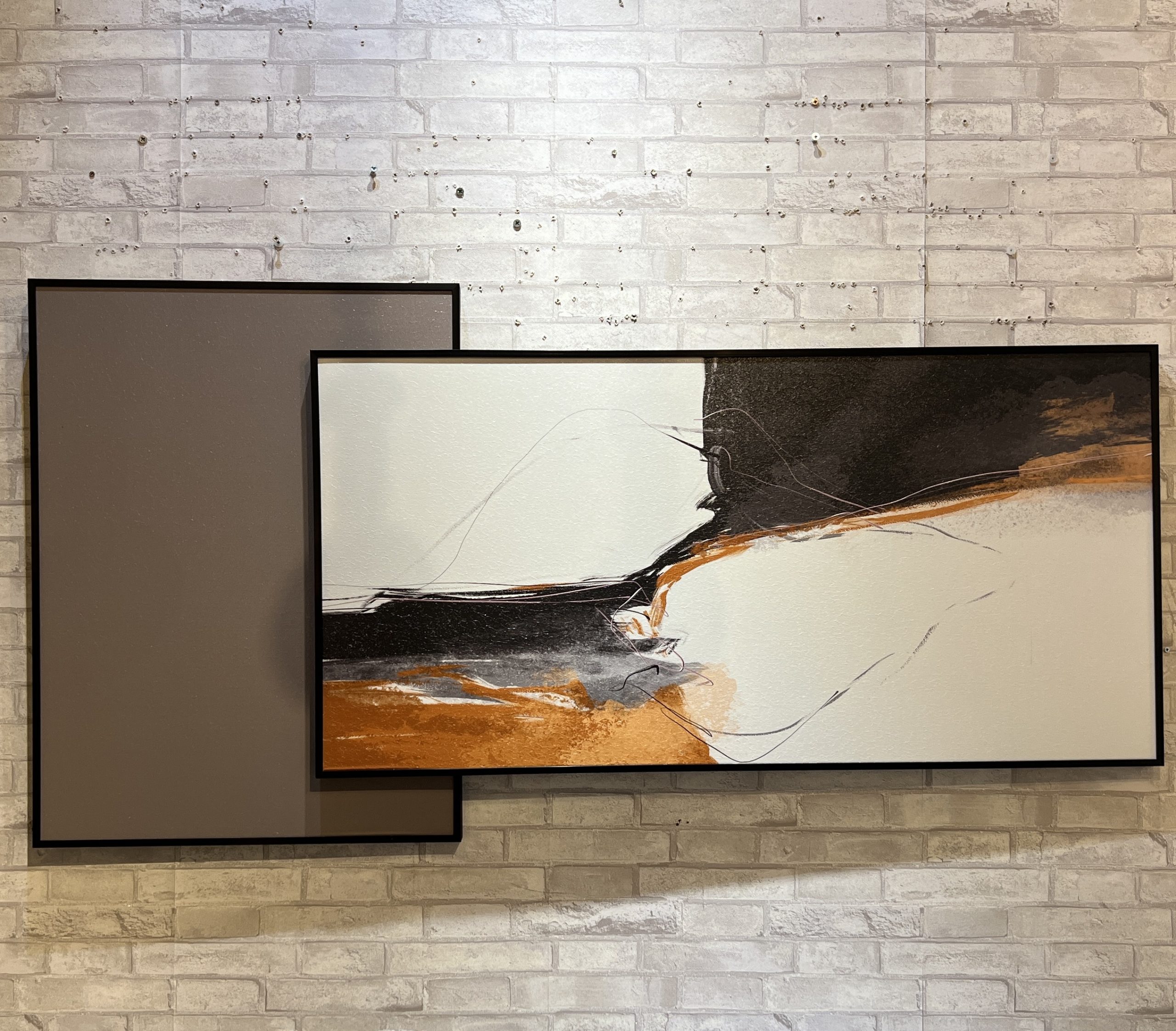 סט תמונה+ תמונה ציור עבודת יד רקע לבן עם נגיעה שחור וכתום דגם איקו סט תמונה+ תמונה ציור עבודת יד רקע לבן עם נגיעה שחור וכתום דגם איקו