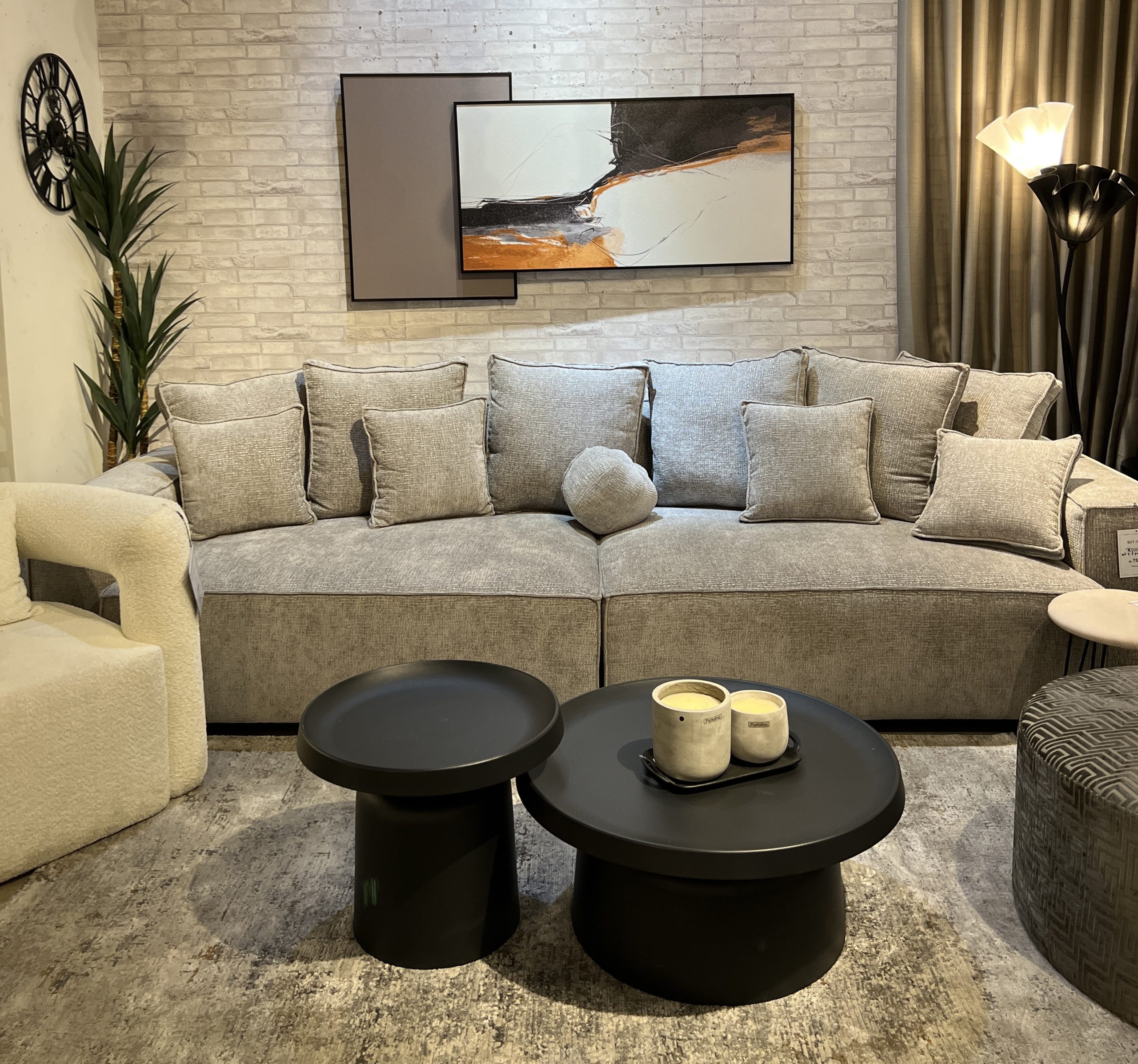 סט תמונה+ תמונה ציור עבודת יד רקע לבן עם נגיעה שחור וכתום דגם איקו סט תמונה+ תמונה ציור עבודת יד רקע לבן עם נגיעה שחור וכתום דגם איקו