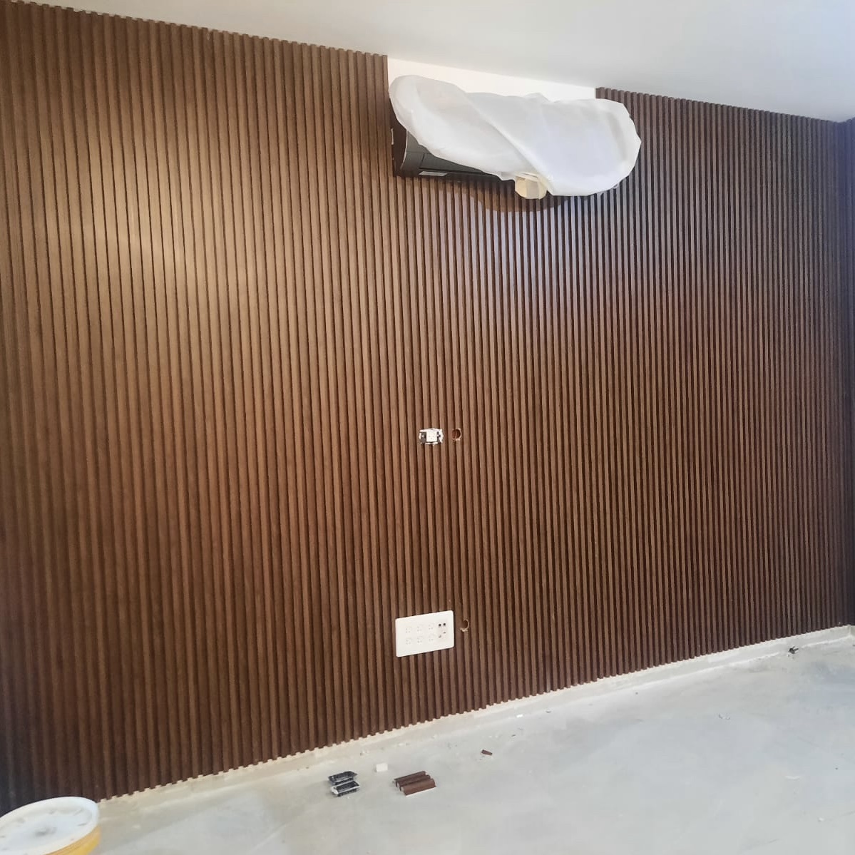 חיפוי קיר פסים פולימרי אגוז אמריקאי חיפוי קיר פסים פולימרי אגוז אמריקאי