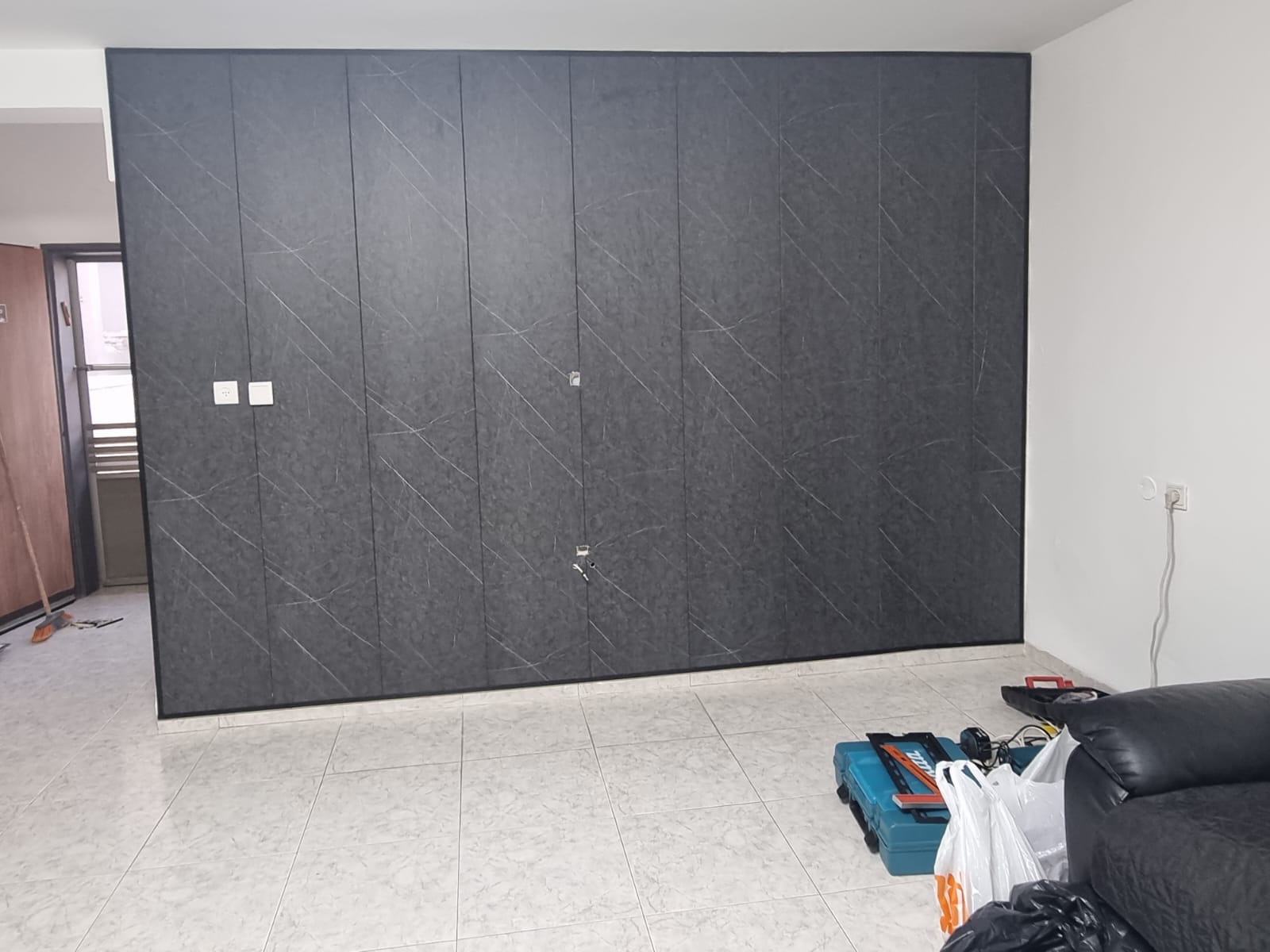 חיפוי קיר דמוי שיש שחור פולימרי חיפוי קיר דמוי שיש שחור פולימרי