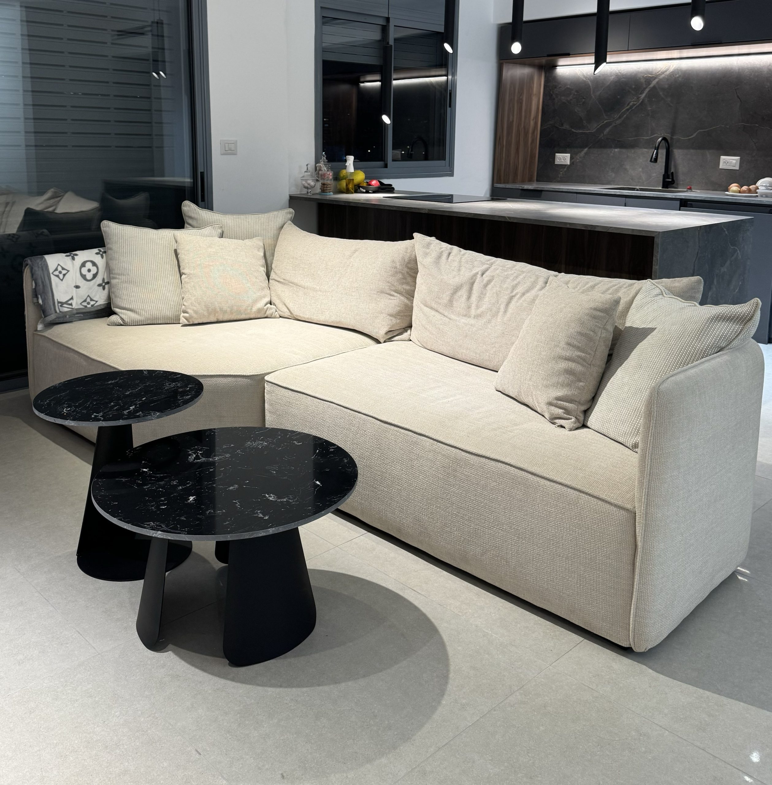 ספה מעוצבת דגם לילה ספה מעוצבת דגם לילה