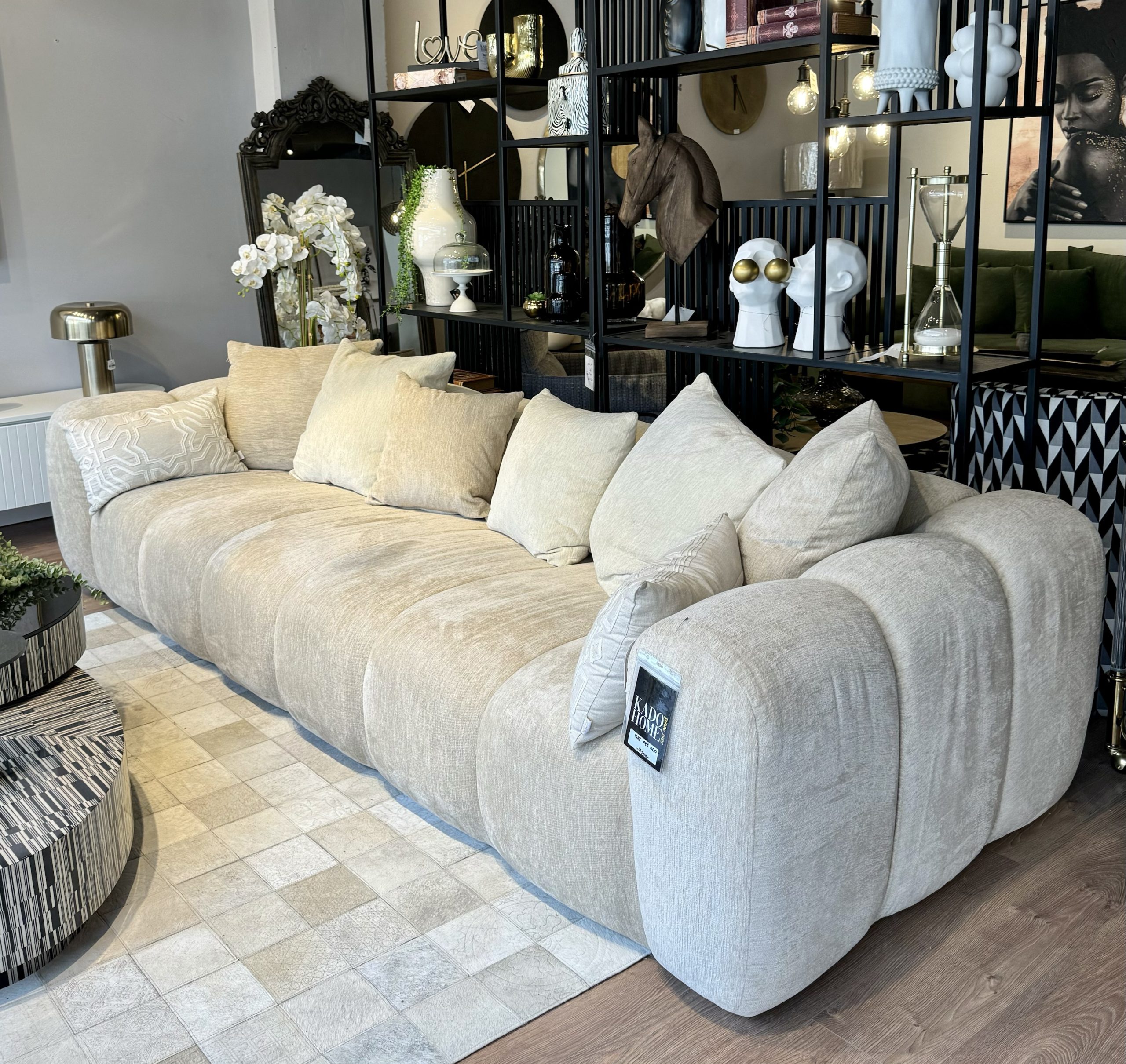 ספה מודרנית דגם לוסי עם תיפורי פסים ספה מודרנית דגם לוסי עם תיפורי פסים