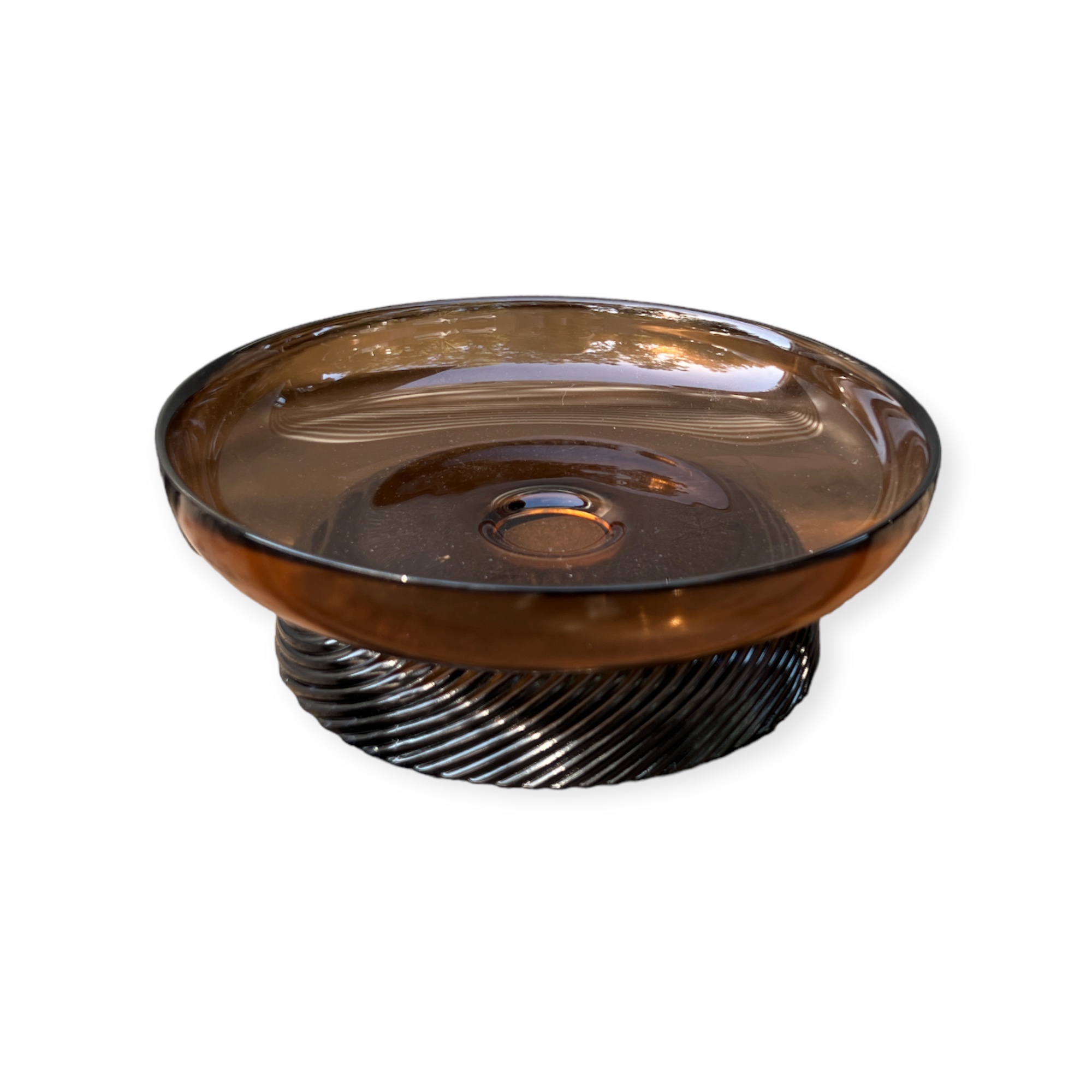 קערה זכוכית על רגל זכוכית נמוכה אמבר דגם אליס קערה זכוכית על רגל זכוכית נמוכה אמבר דגם אליס