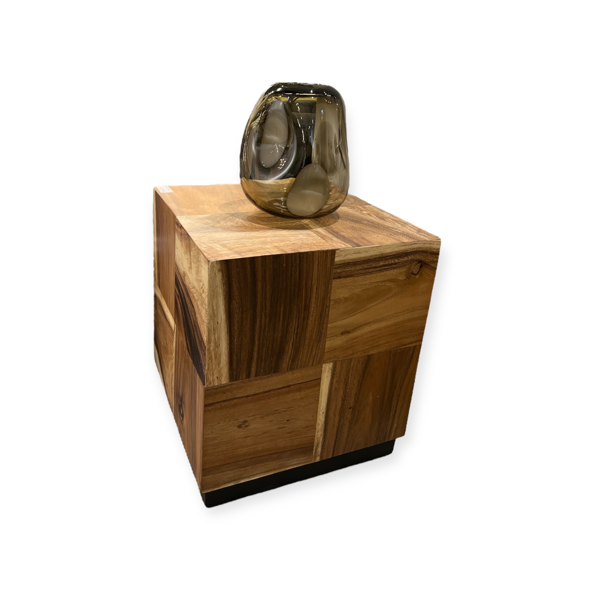 שולחן צד קוביה מעוצבת מעץ סוואר דגם בראון שולחן צד קוביה מעוצבת מעץ סוואר דגם בראון