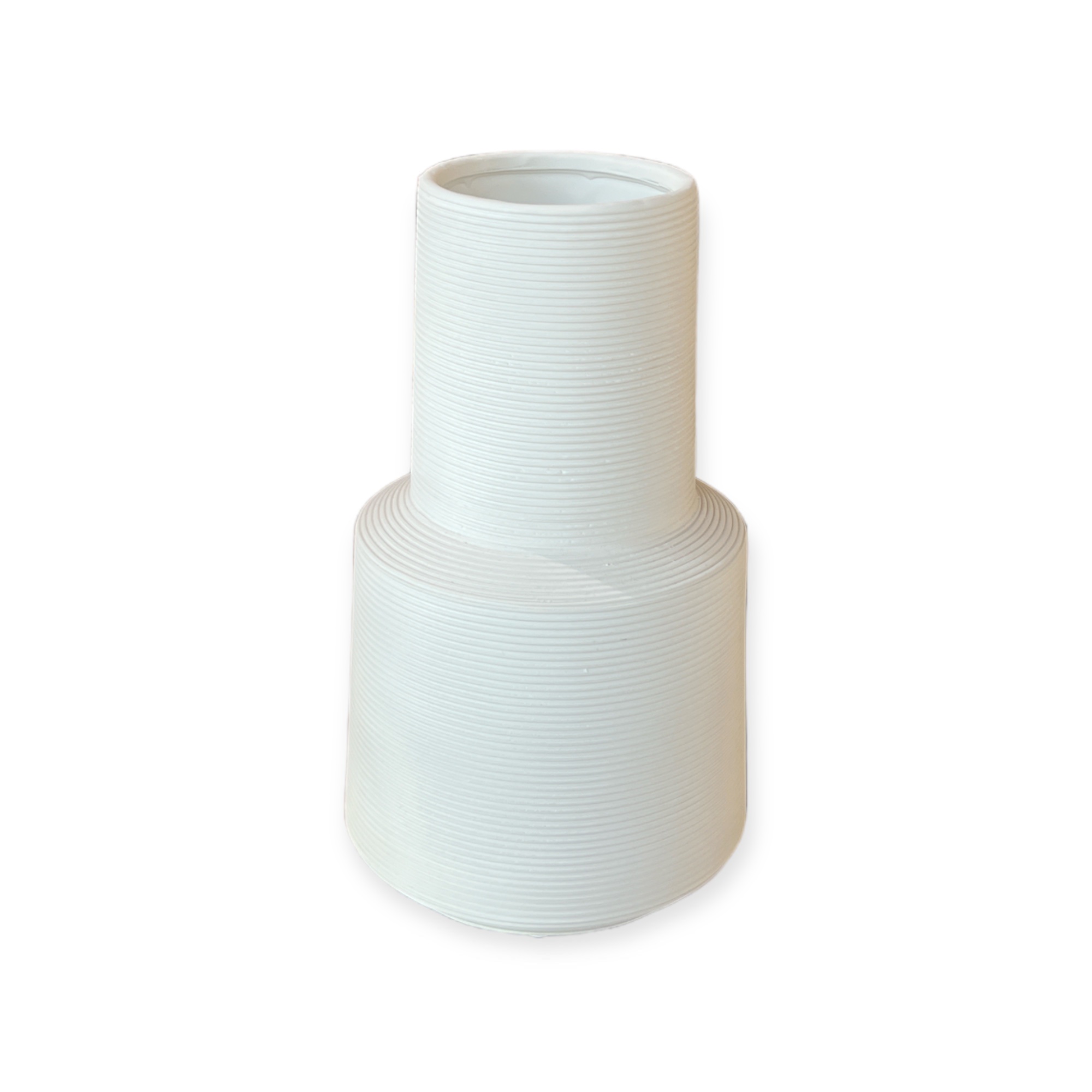 כד קרמיקה לבן חריטה פסים רוחב גדול דגם אליס כד קרמיקה לבן חריטה פסים רוחב גדול דגם אליס