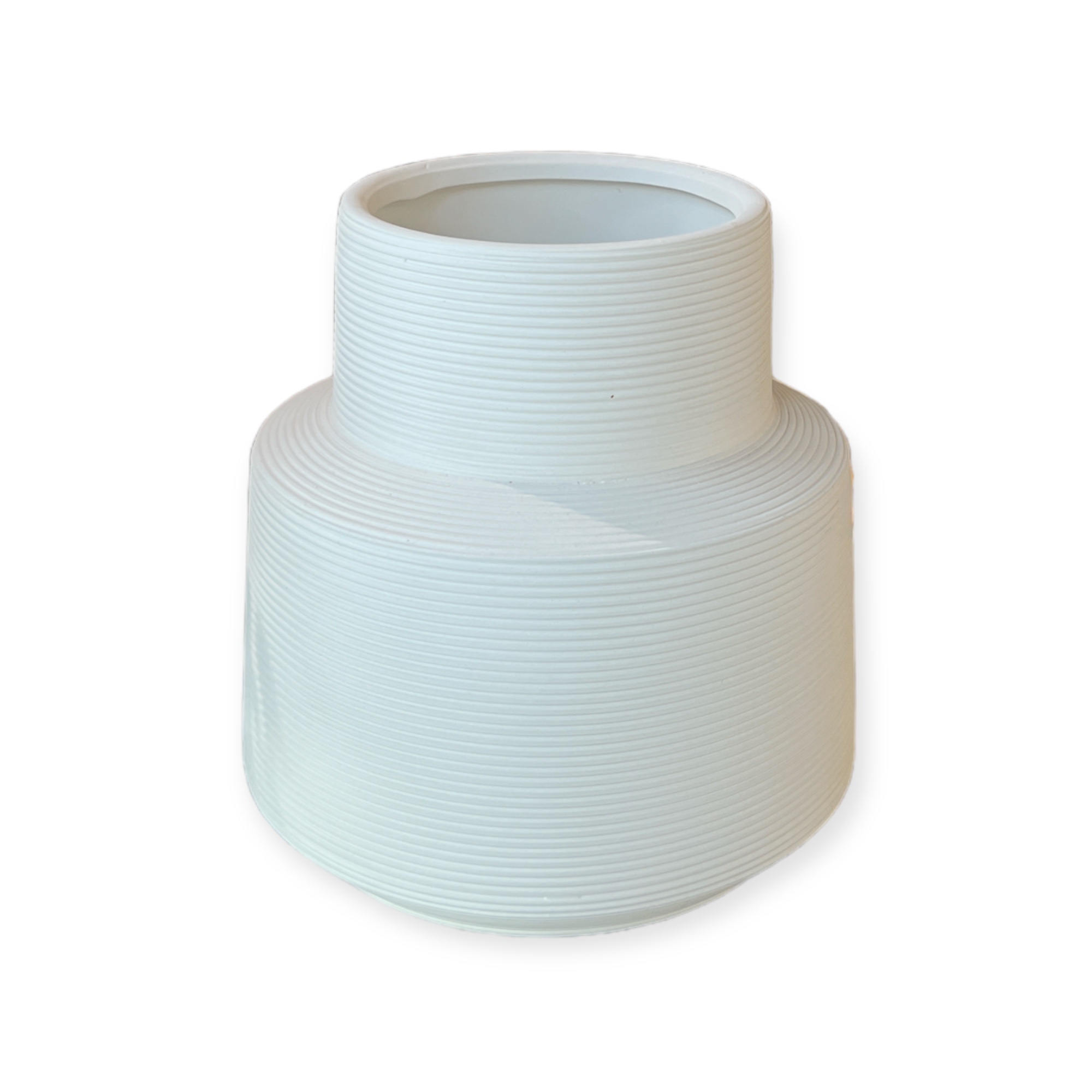 כד קרמיקה לבן חריטה פסים רוחב נמוך דגם אליס כד קרמיקה לבן חריטה פסים רוחב נמוך דגם אליס