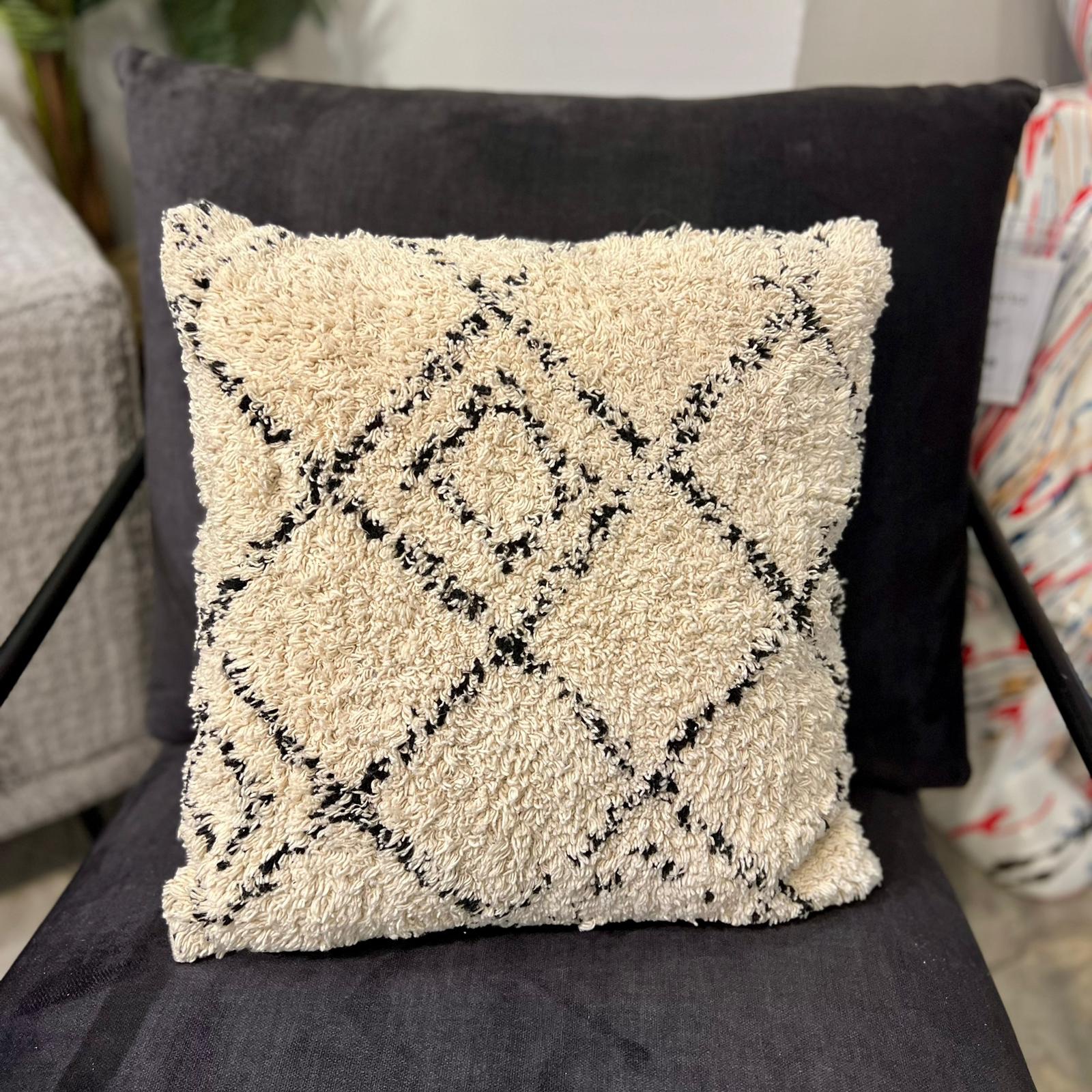 כרית נוי בוהו שמנת סייל