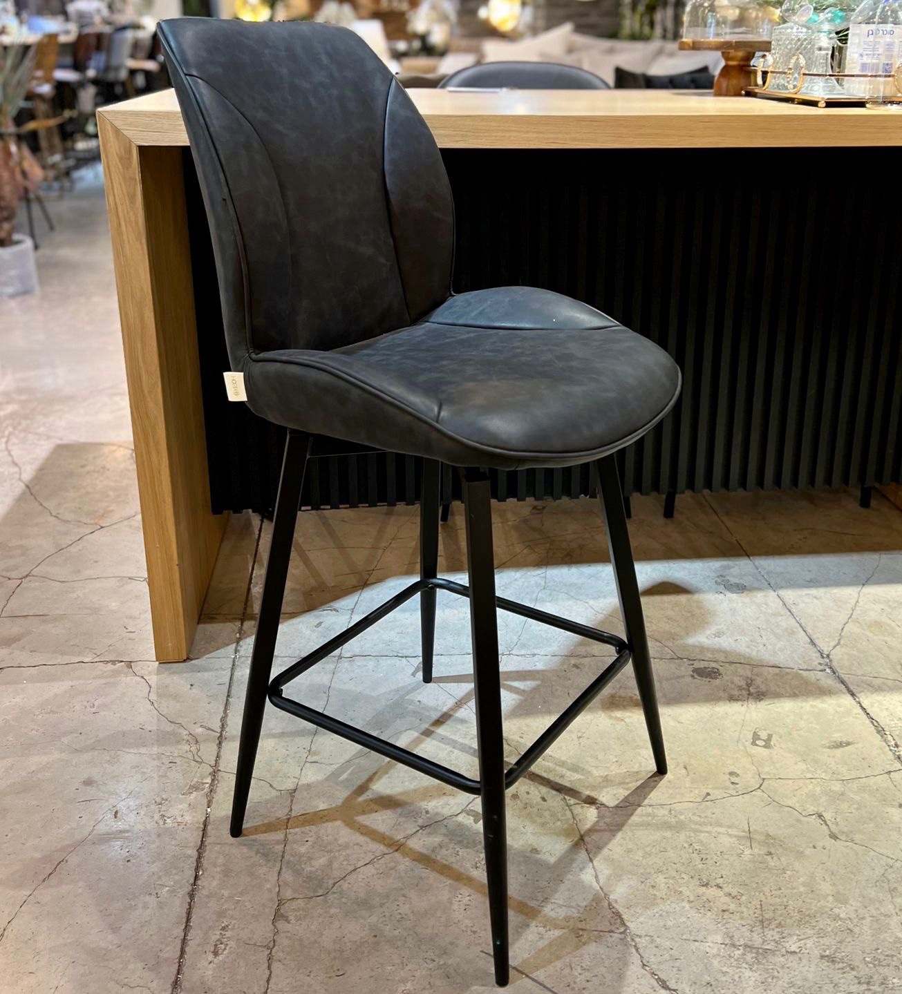 כיסא בר דגם פלאיה דמוי עור אפור כיסא בר דגם פלאיה דמוי עור אפור