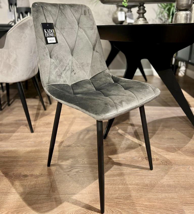 כיסא מעוצב מרופד בבד קטיפה אפור דגם ארתור כיסא מעוצב מרופד בבד קטיפה אפור דגם ארתור