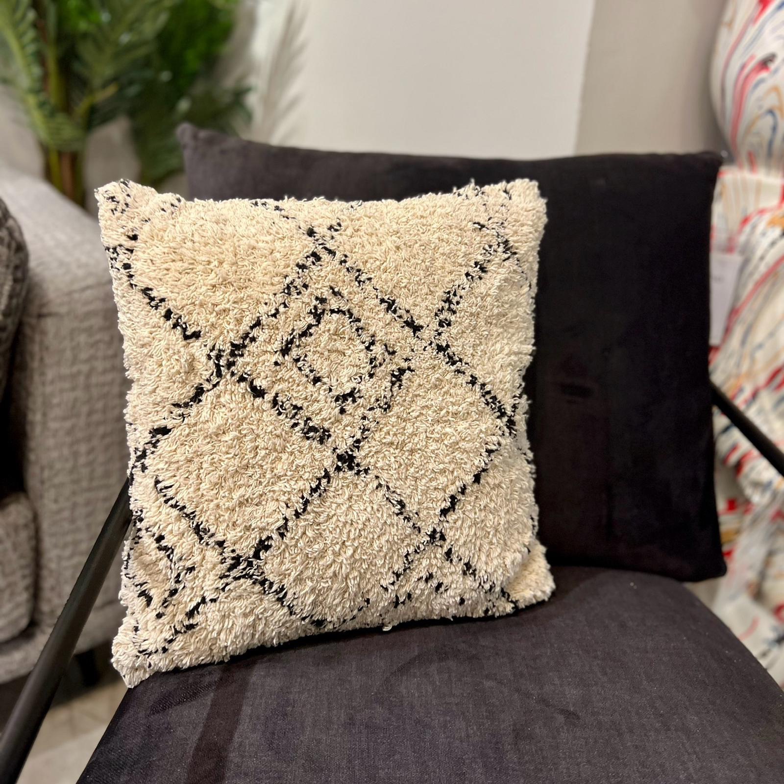 כרית נוי בוהו שמנת סייל