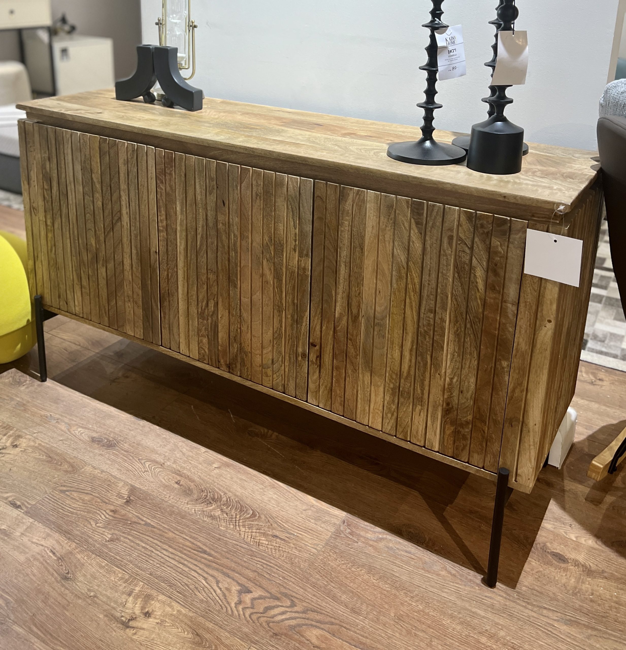 קומודה פסים אלון מבוקע