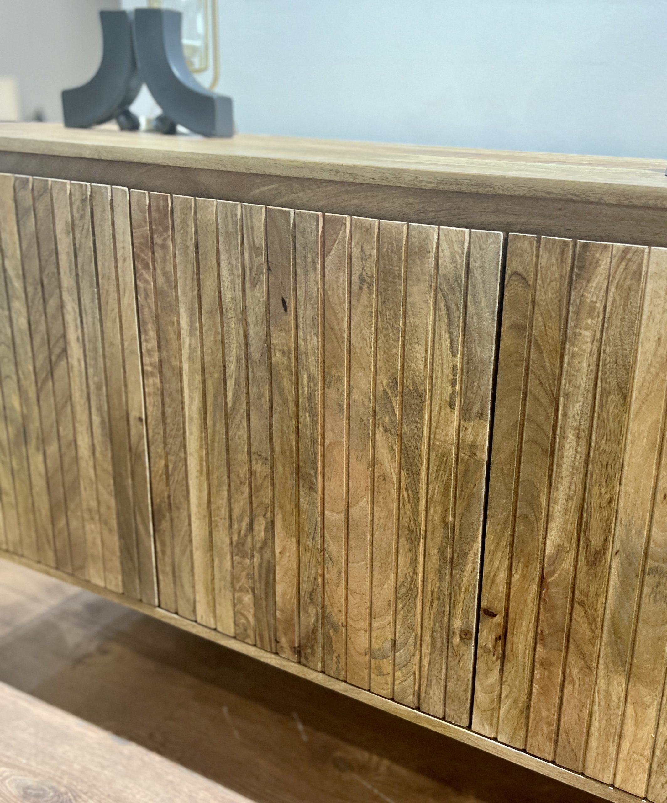 קומודה פסים אלון מבוקע