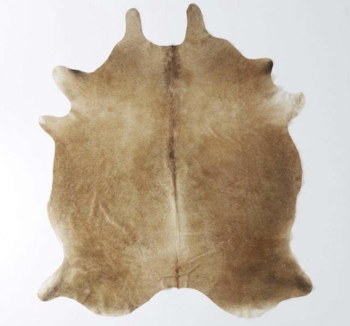 שטיח עור פרה טבעי חום שטיח עור פרה טבעי חום
