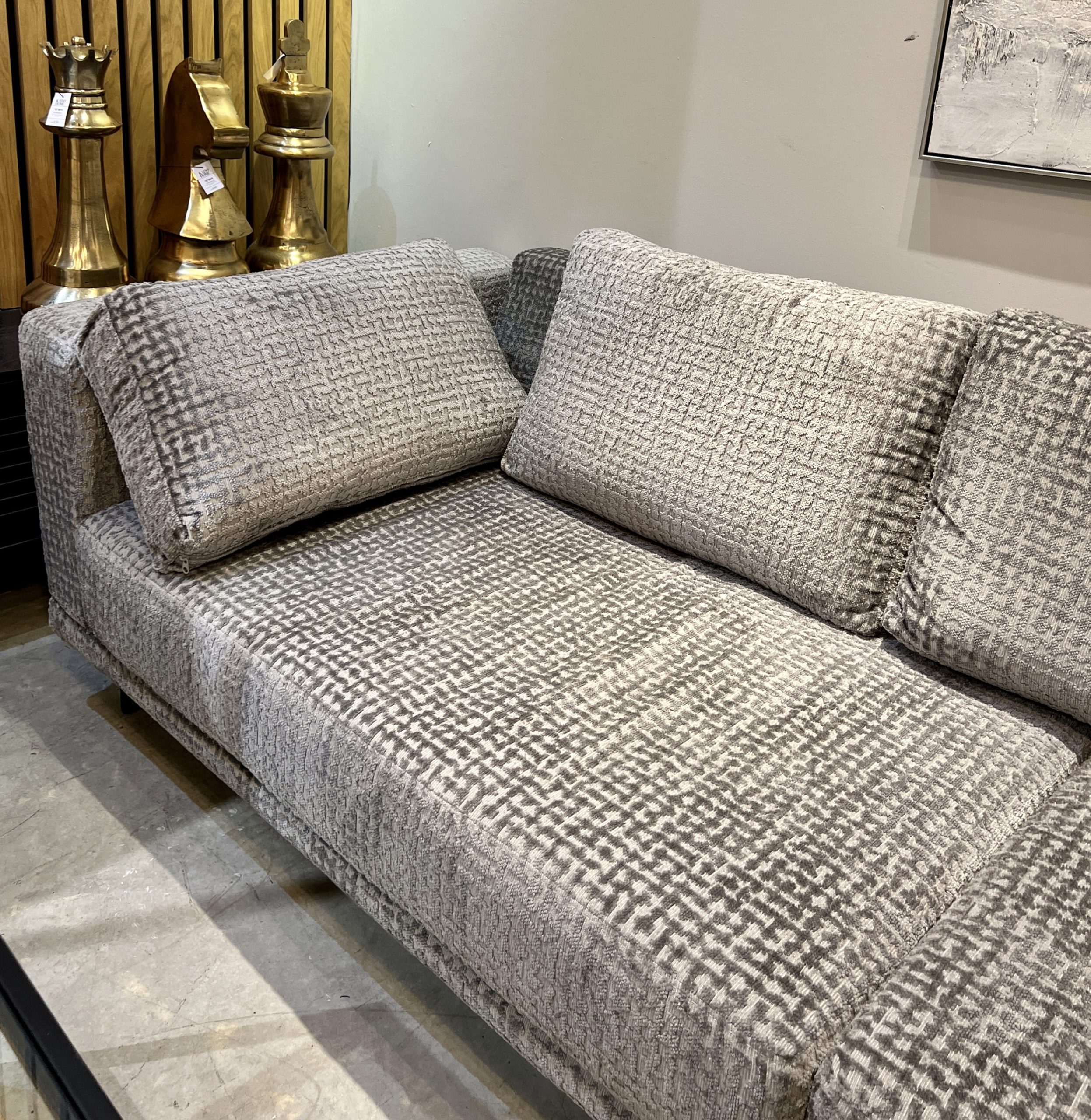 ספה אפורה מתצוגה!