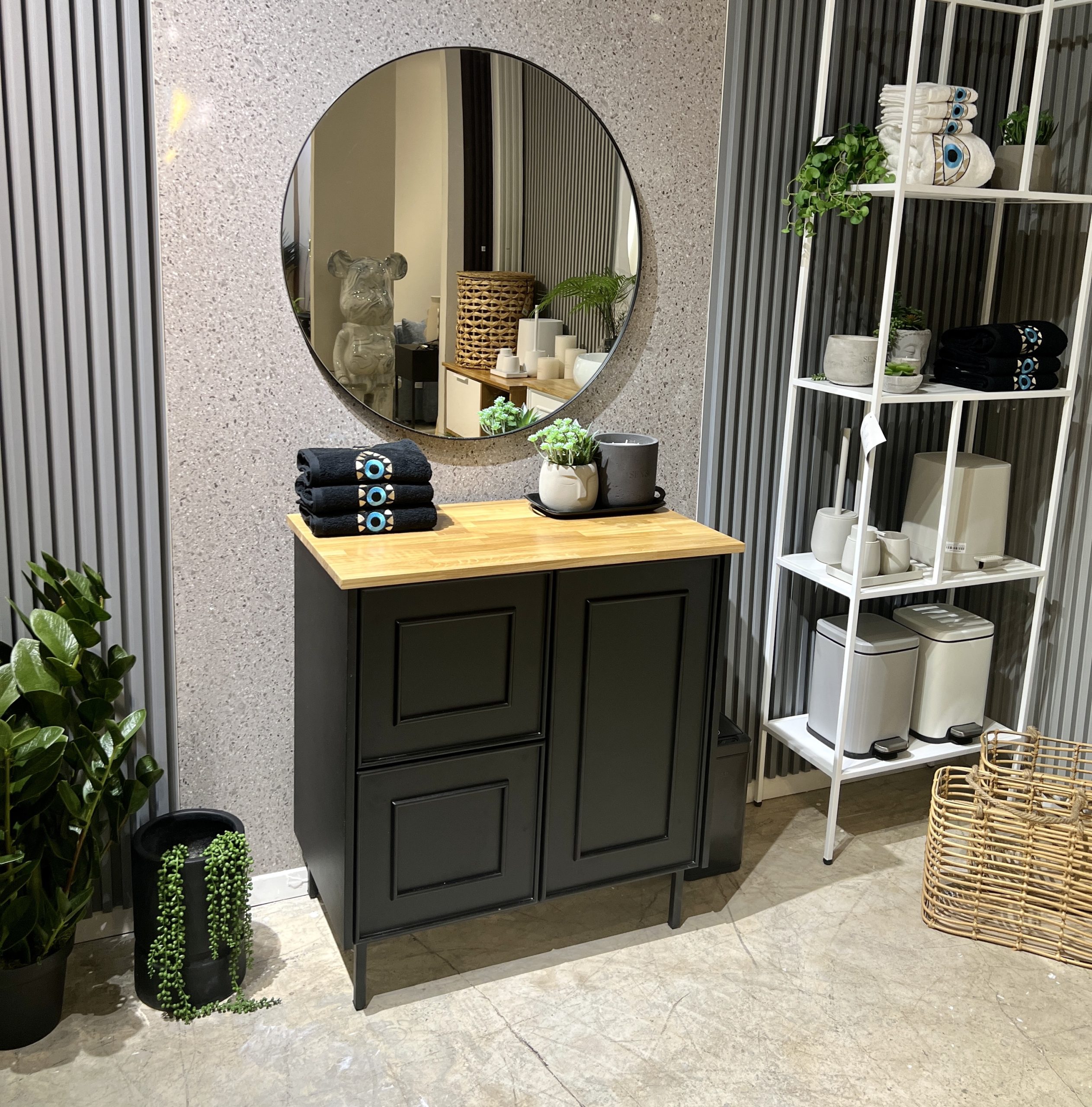 ארונית אמבטיה דגם מיקונוס שחור ארונית אמבטיה דגם מיקונוס שחור