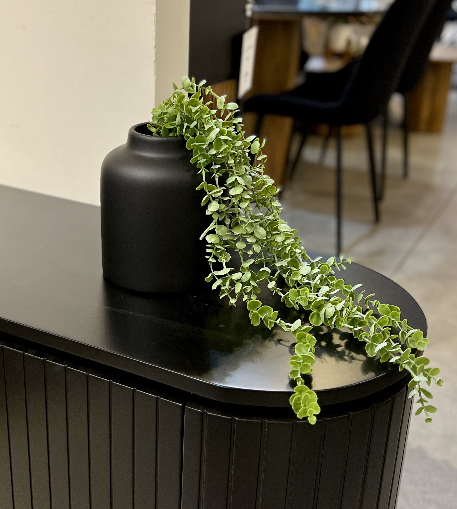 כד קרמיקה חלק שחור בינוני דגם אליס