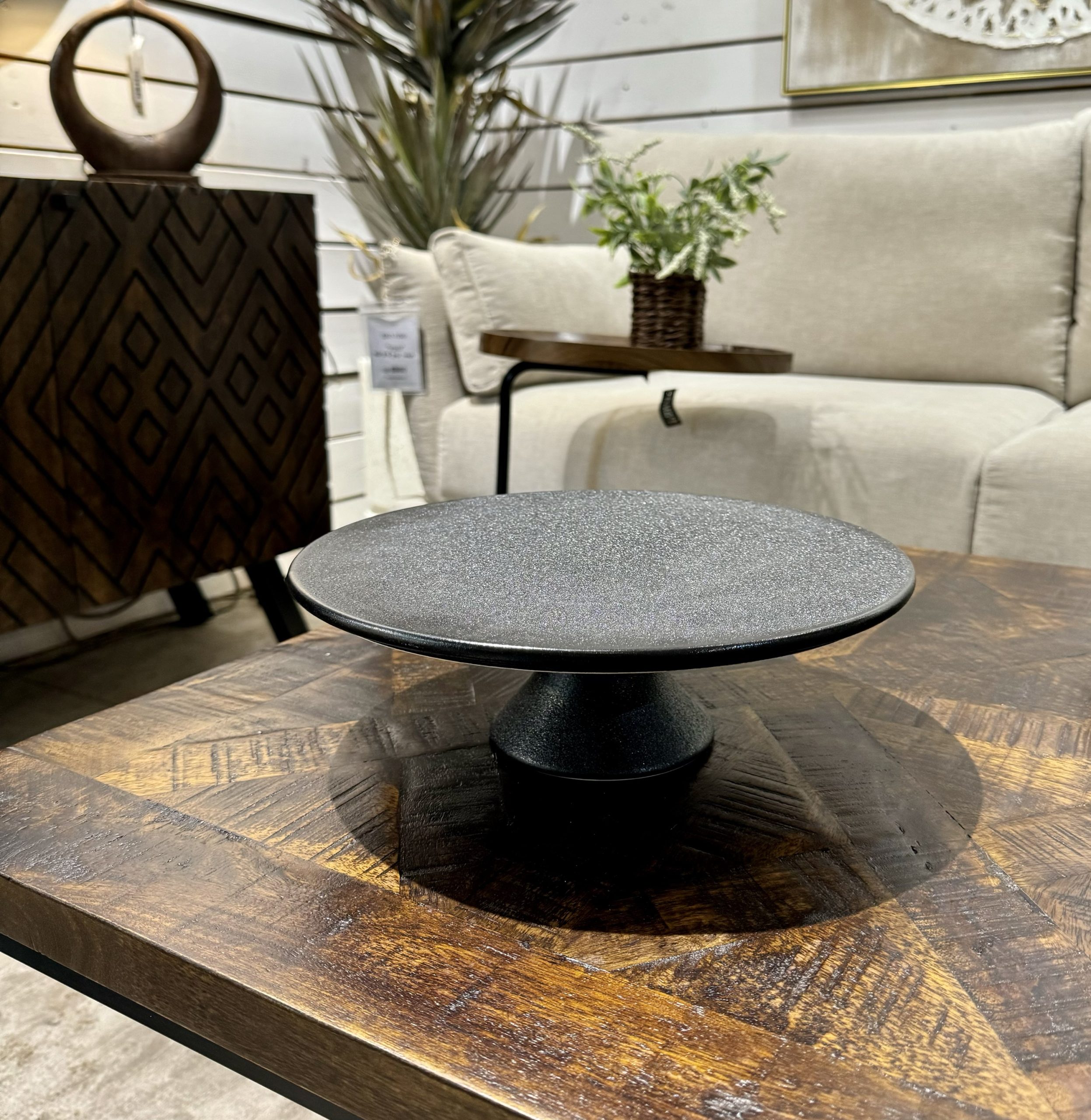 מגש שחור עם רגל דגם אליס מגש שחור עם רגל דגם אליס