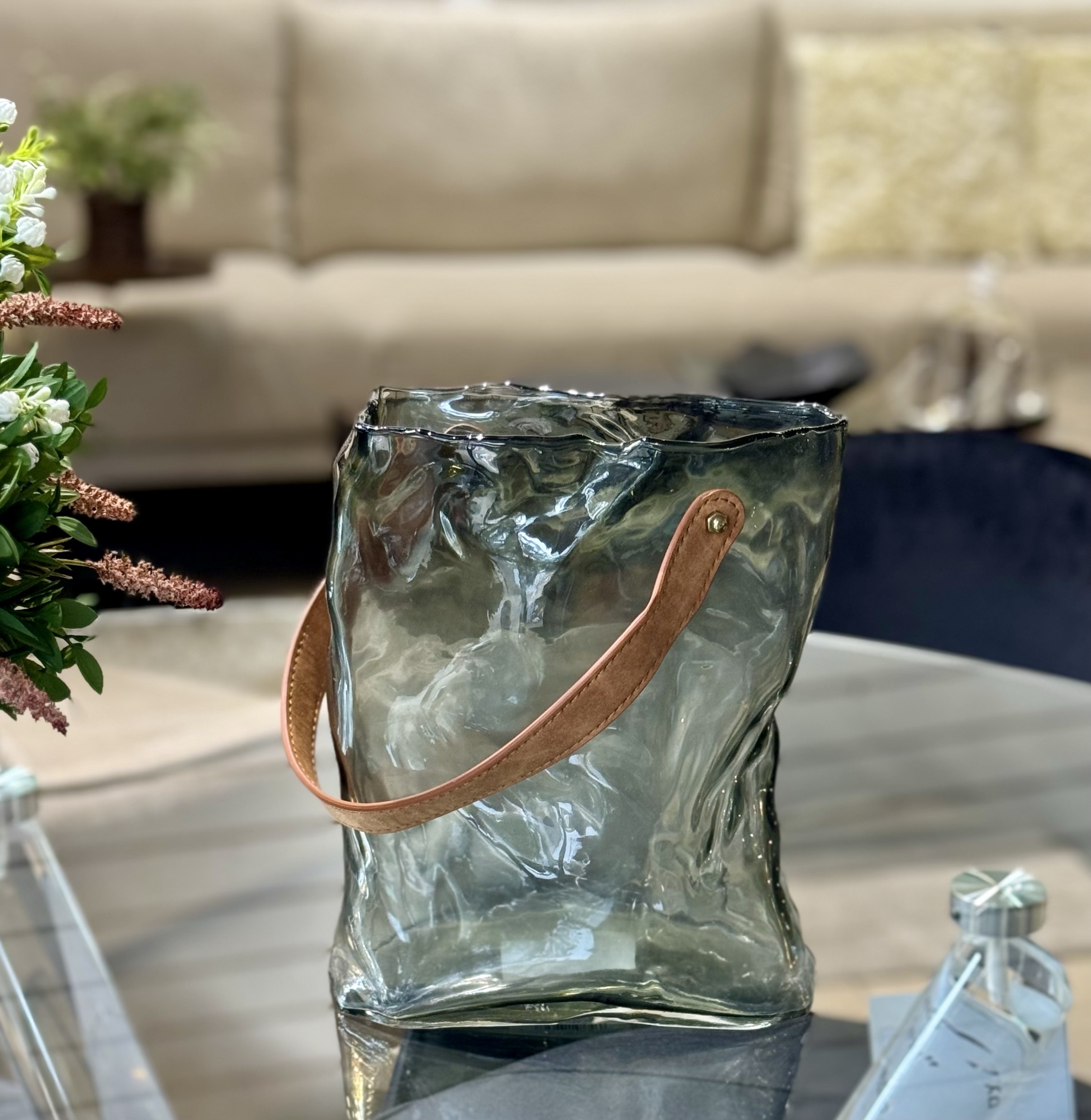 כד זכוכית אפורה מלבני אובאלי מקומט רצועת עור דגם אליס