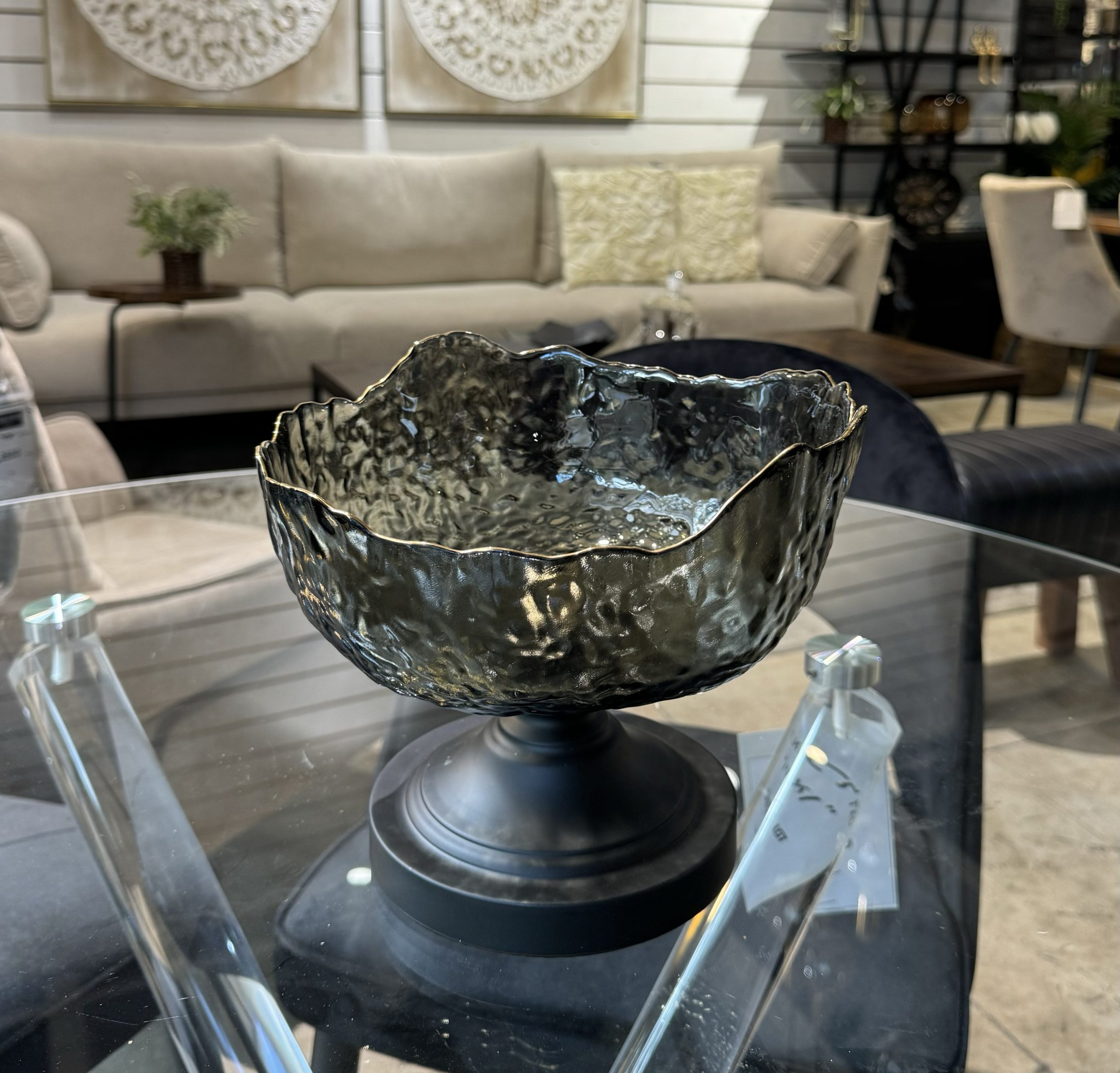 קערה זכוכית רקוע אפור פס זהב גדול עם רגל שחורה דגם אליס קערה זכוכית רקוע אפור פס זהב גדול עם רגל שחורה דגם אליס