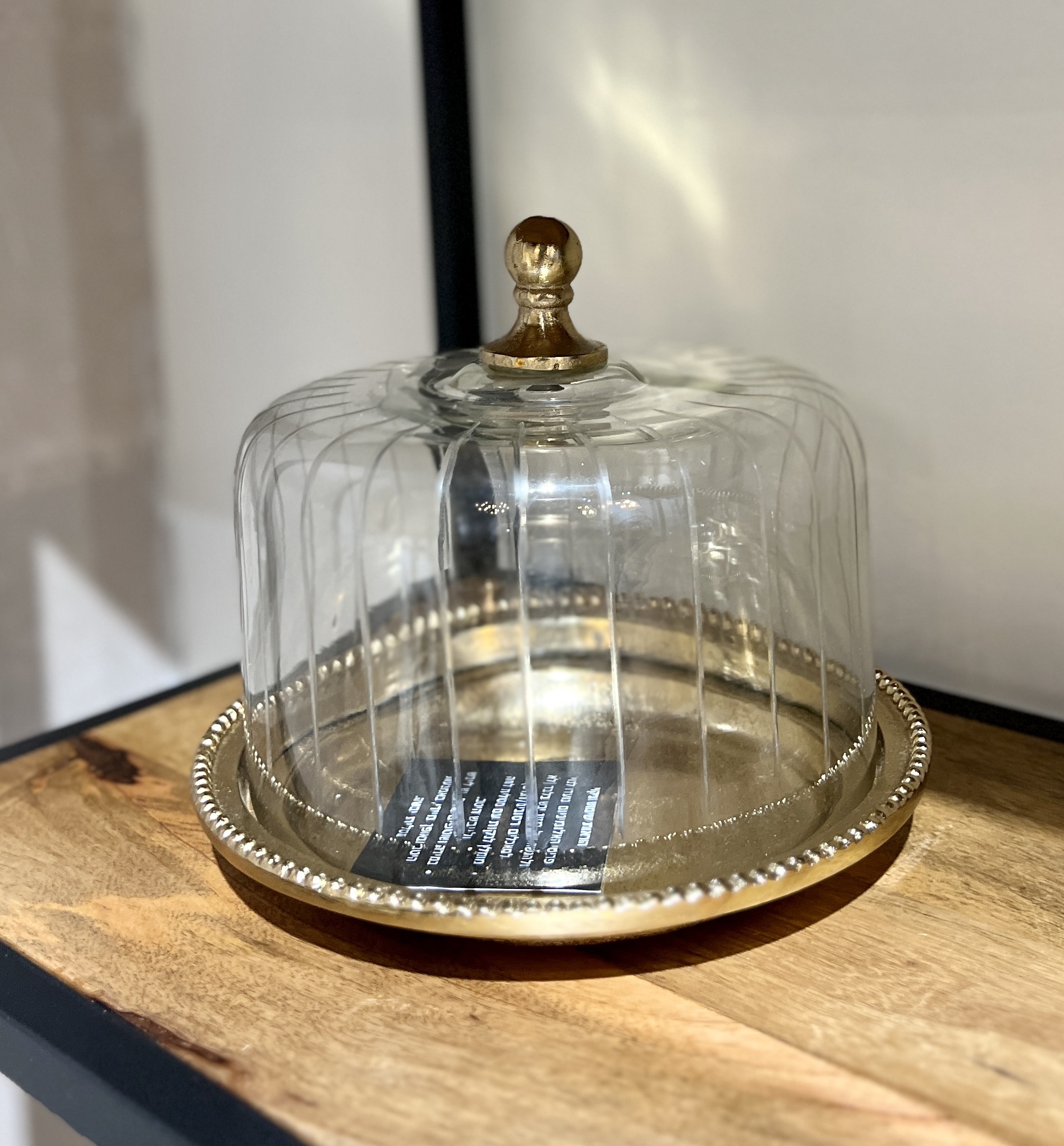 מגש עגול מתכת זהב פעמון זכוכית שקוף מגש עגול מתכת זהב פעמון זכוכית שקוף