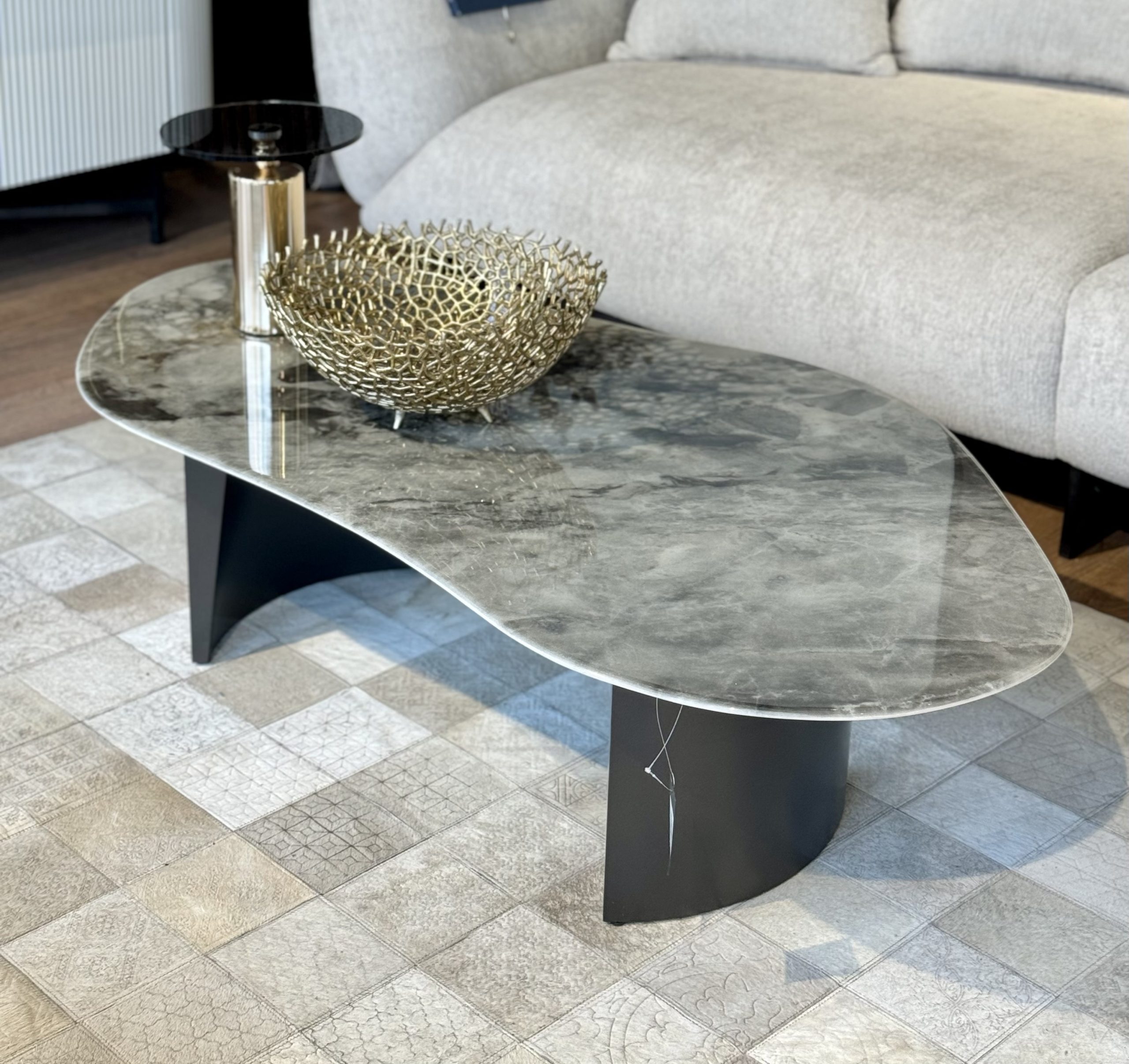 שולחן סלון מרבל אפור אובאלי אמורפי דגם קימי