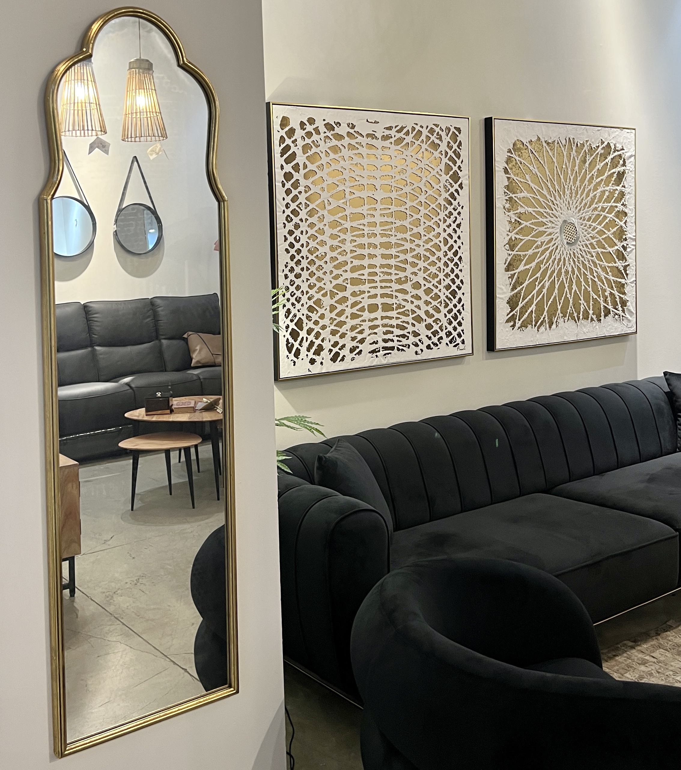 מראה ראש אובאלי עם עיטורים דגם בלה מראה ראש אובאלי עם עיטורים דגם בלה