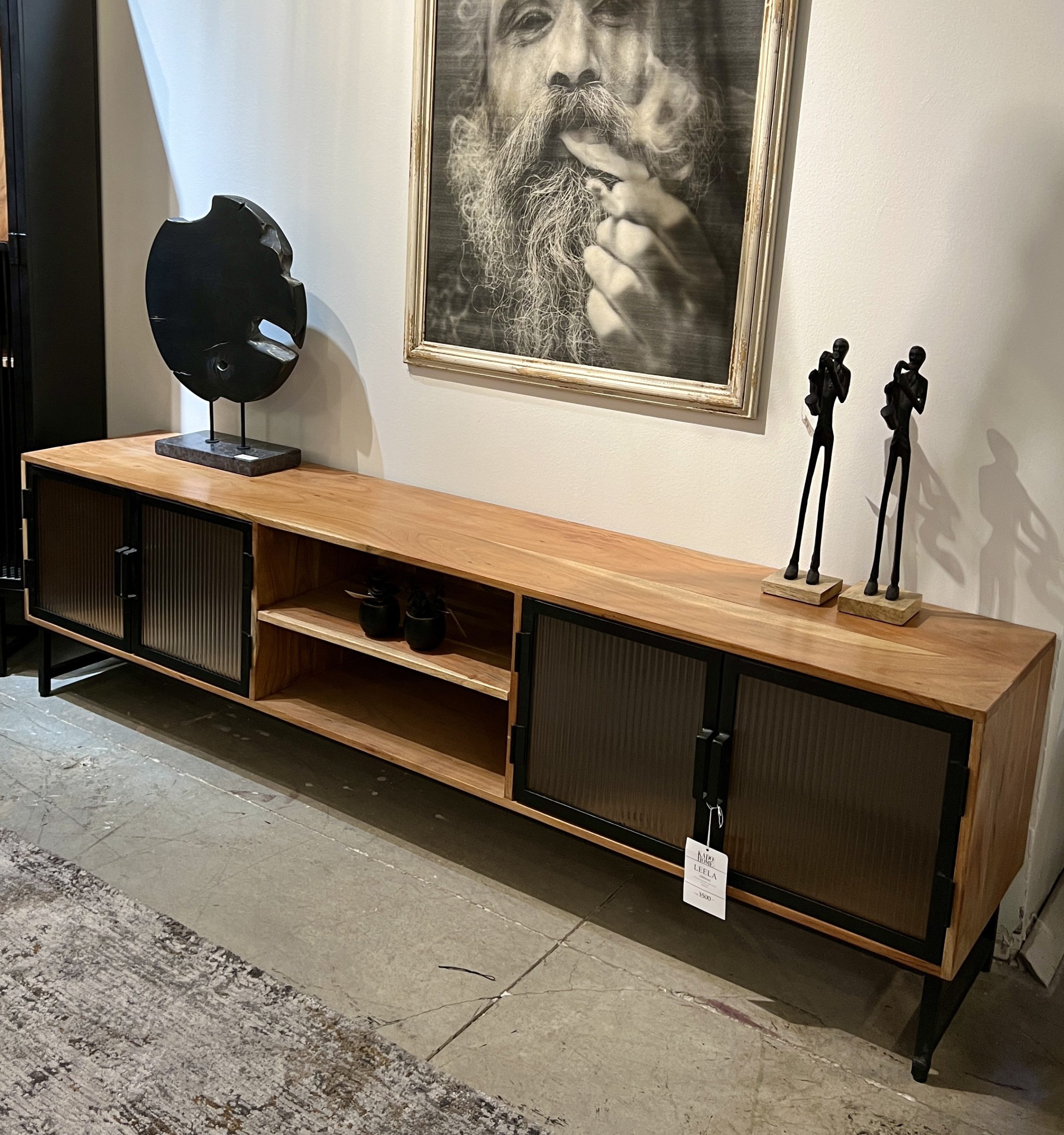 מזנון עץ שיטה דלתות זכוכית מסגרת ברזל שחור דגם "לילה" מזנון עץ שיטה דלתות זכוכית מסגרת ברזל שחור דגם "לילה"