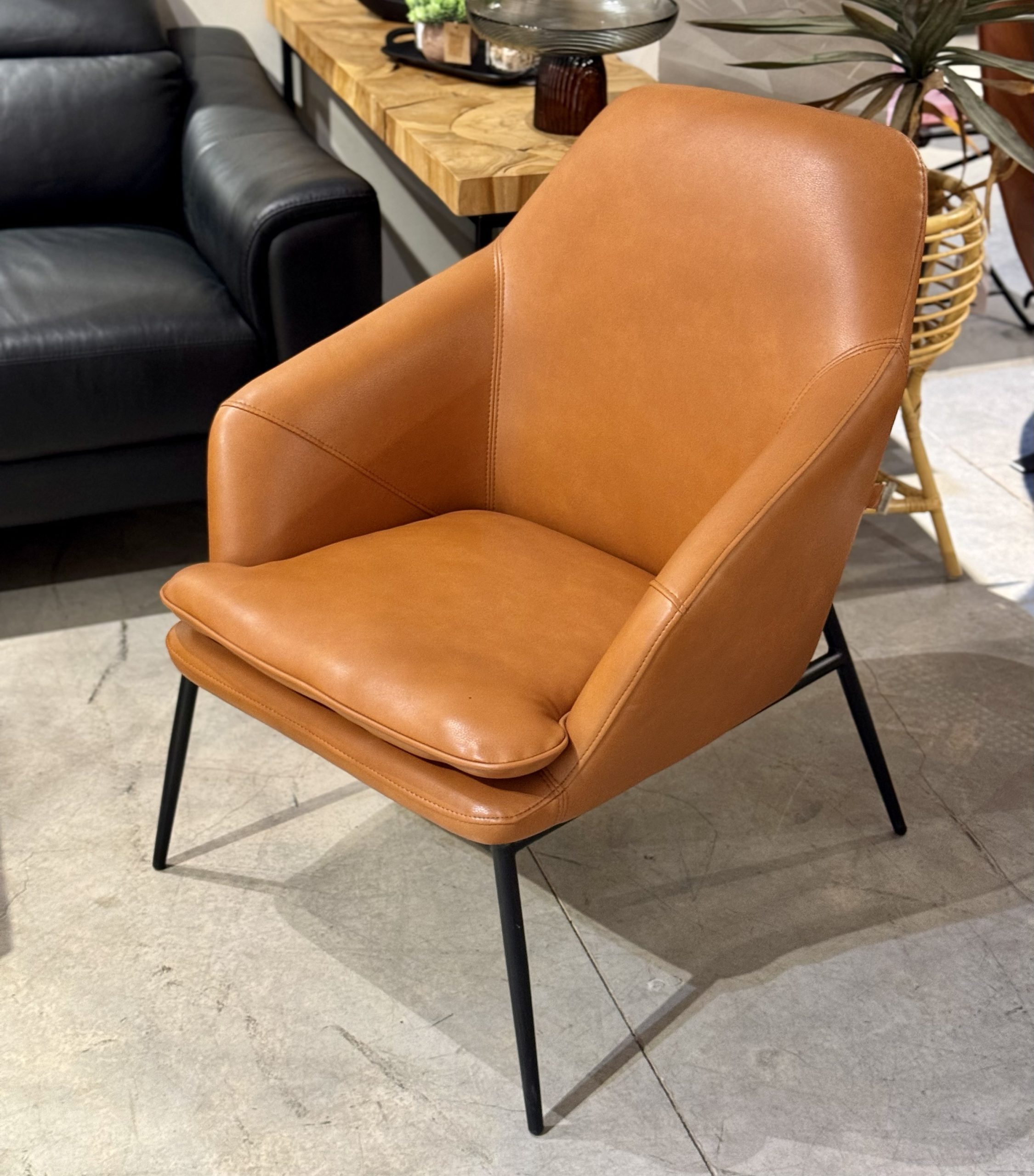 כורסא יוקרתית דמוי עור חום דגם רובי כורסא יוקרתית דמוי עור חום דגם רובי