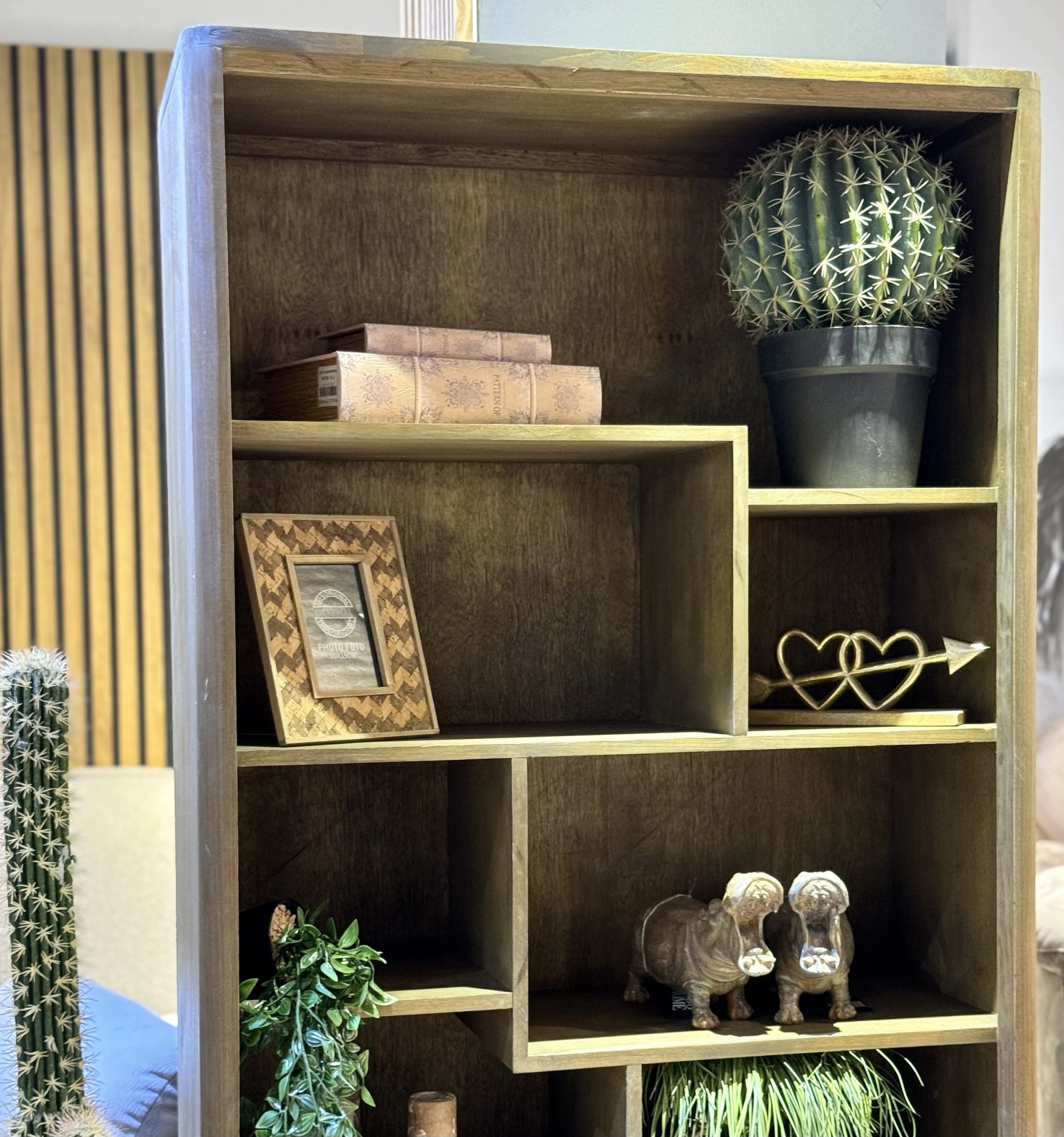 ספריה מעוצבת דגם סאלי עץ טיק - אחרונה מתצוגה! ספריה מעוצבת דגם סאלי עץ טיק - אחרונה מתצוגה!