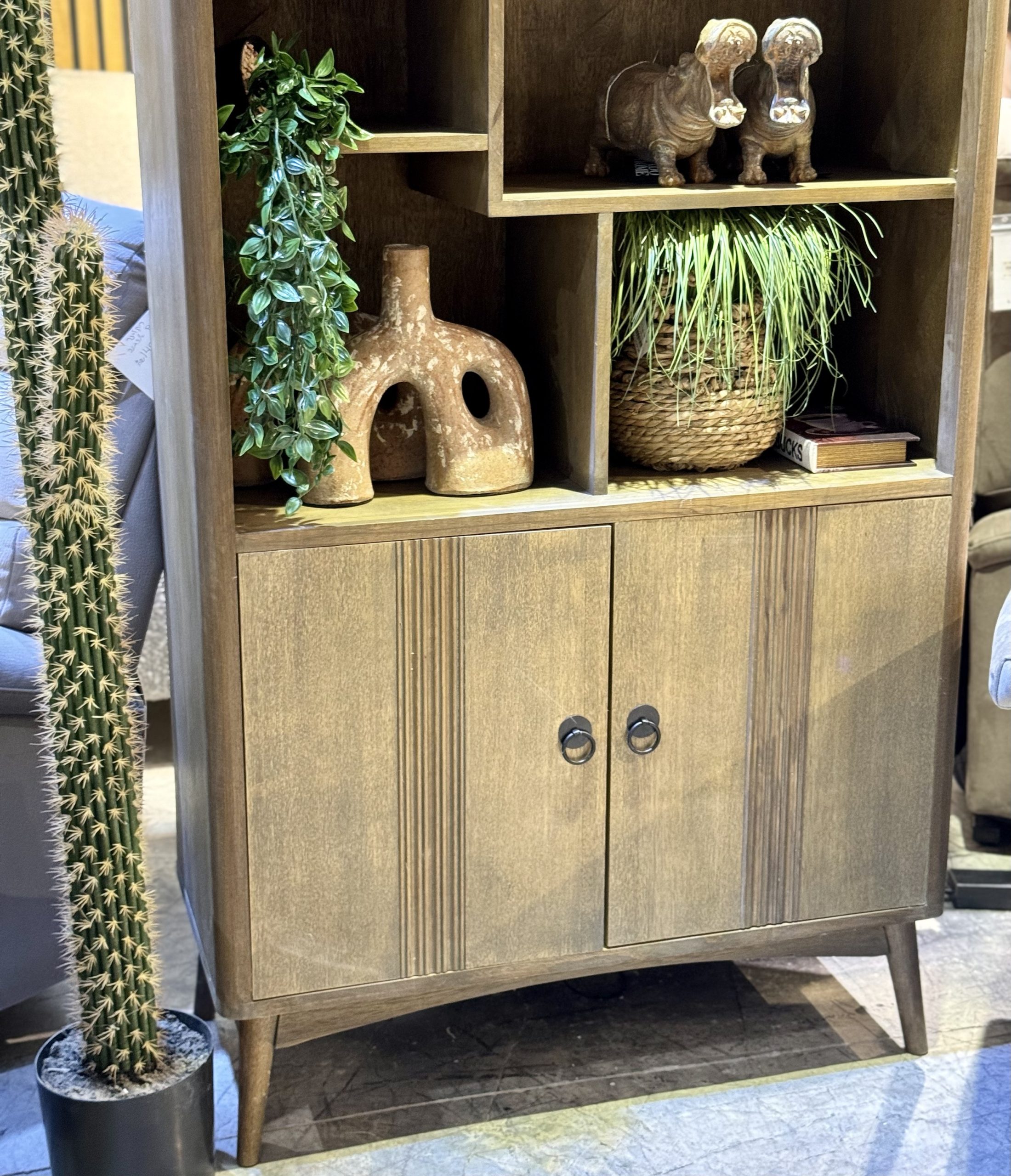 ספריה מעוצבת דגם סאלי עץ טיק - אחרונה מתצוגה! ספריה מעוצבת דגם סאלי עץ טיק - אחרונה מתצוגה!