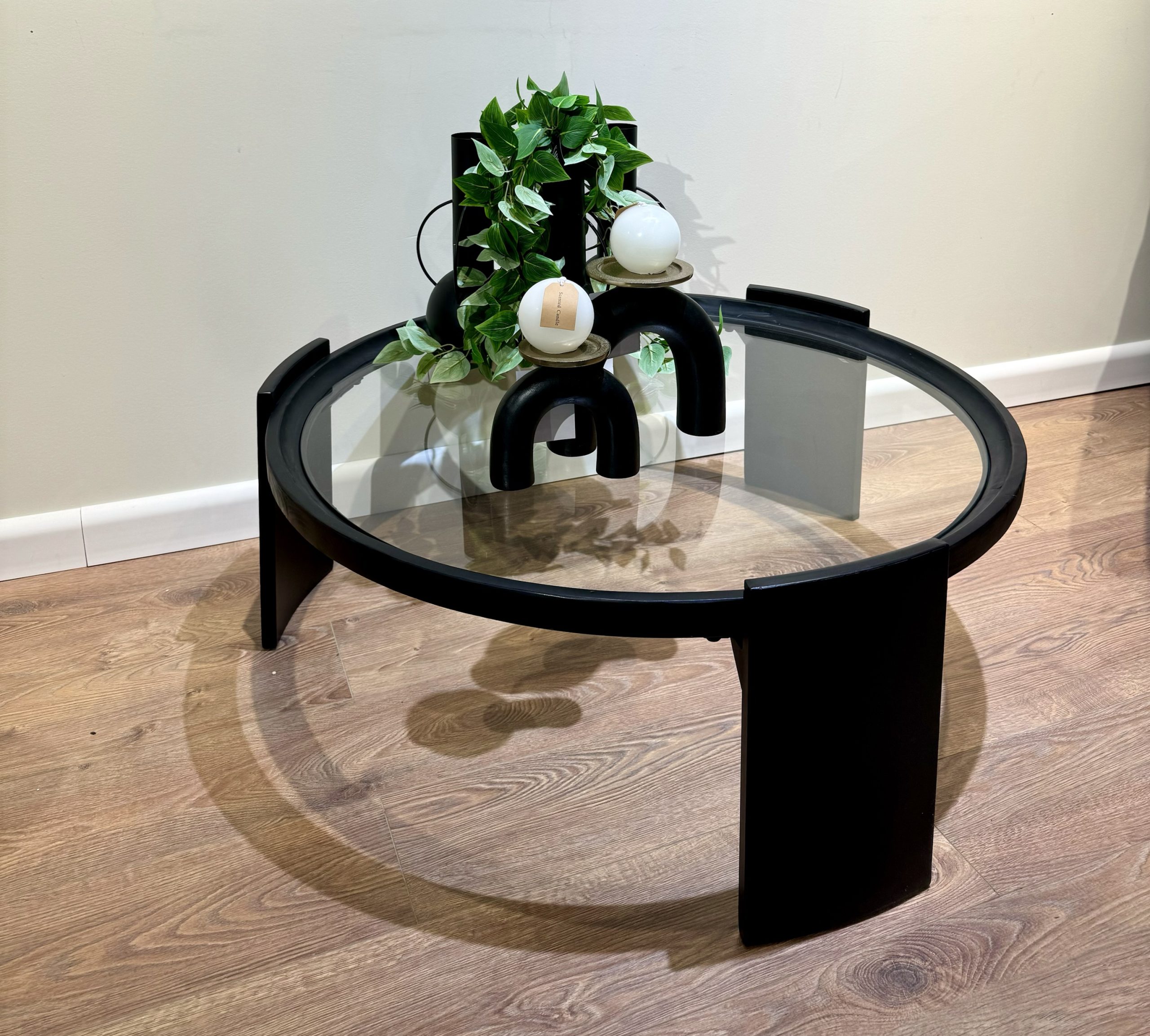 שולחן עגול מסגרת שחורה זכוכית רגל ברזל דגם וודרוני יבוא שולחן עגול מסגרת שחורה זכוכית רגל ברזל דגם וודרוני יבוא