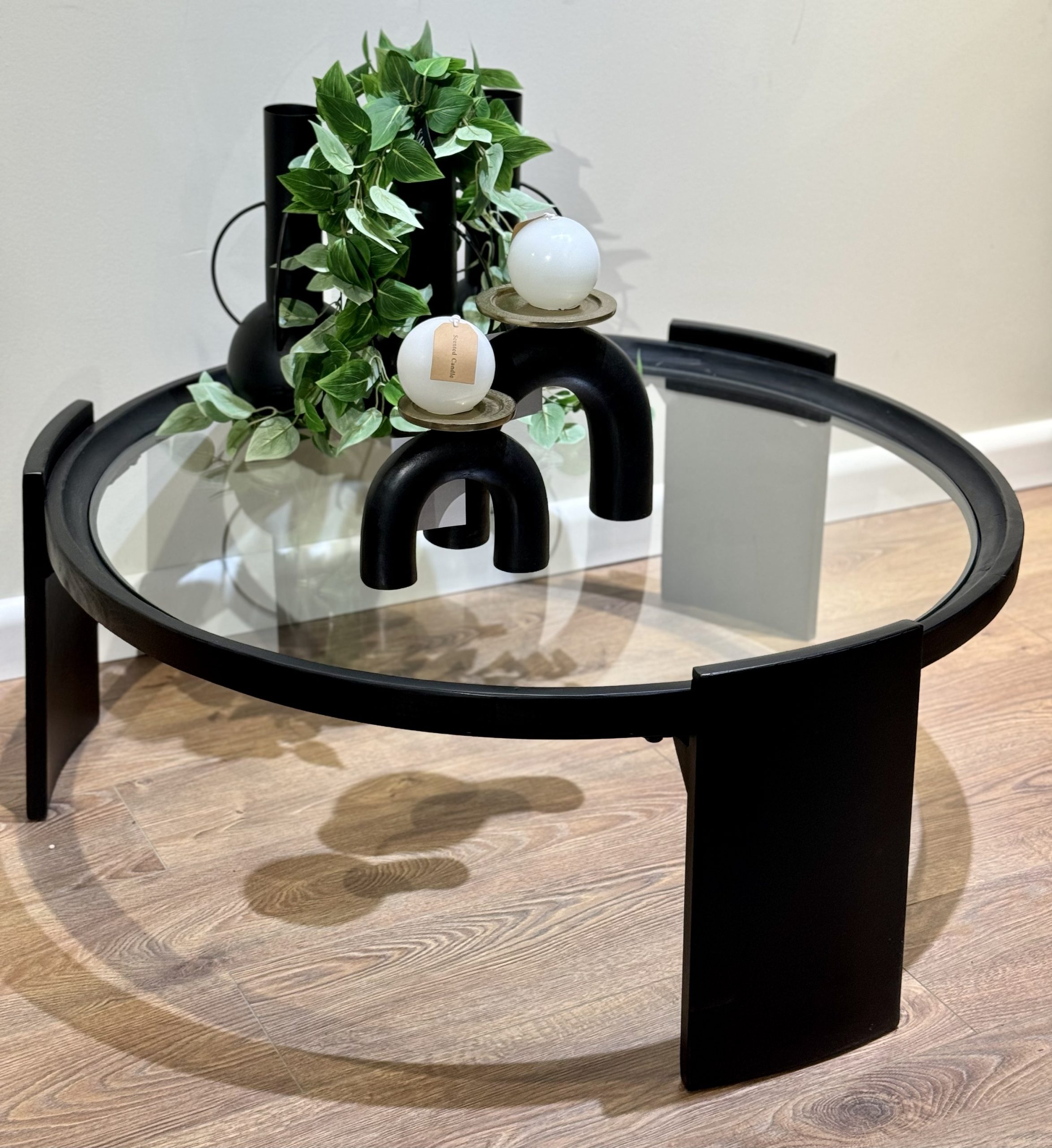 שולחן עגול מסגרת שחורה זכוכית רגל ברזל דגם וודרוני יבוא שולחן עגול מסגרת שחורה זכוכית רגל ברזל דגם וודרוני יבוא