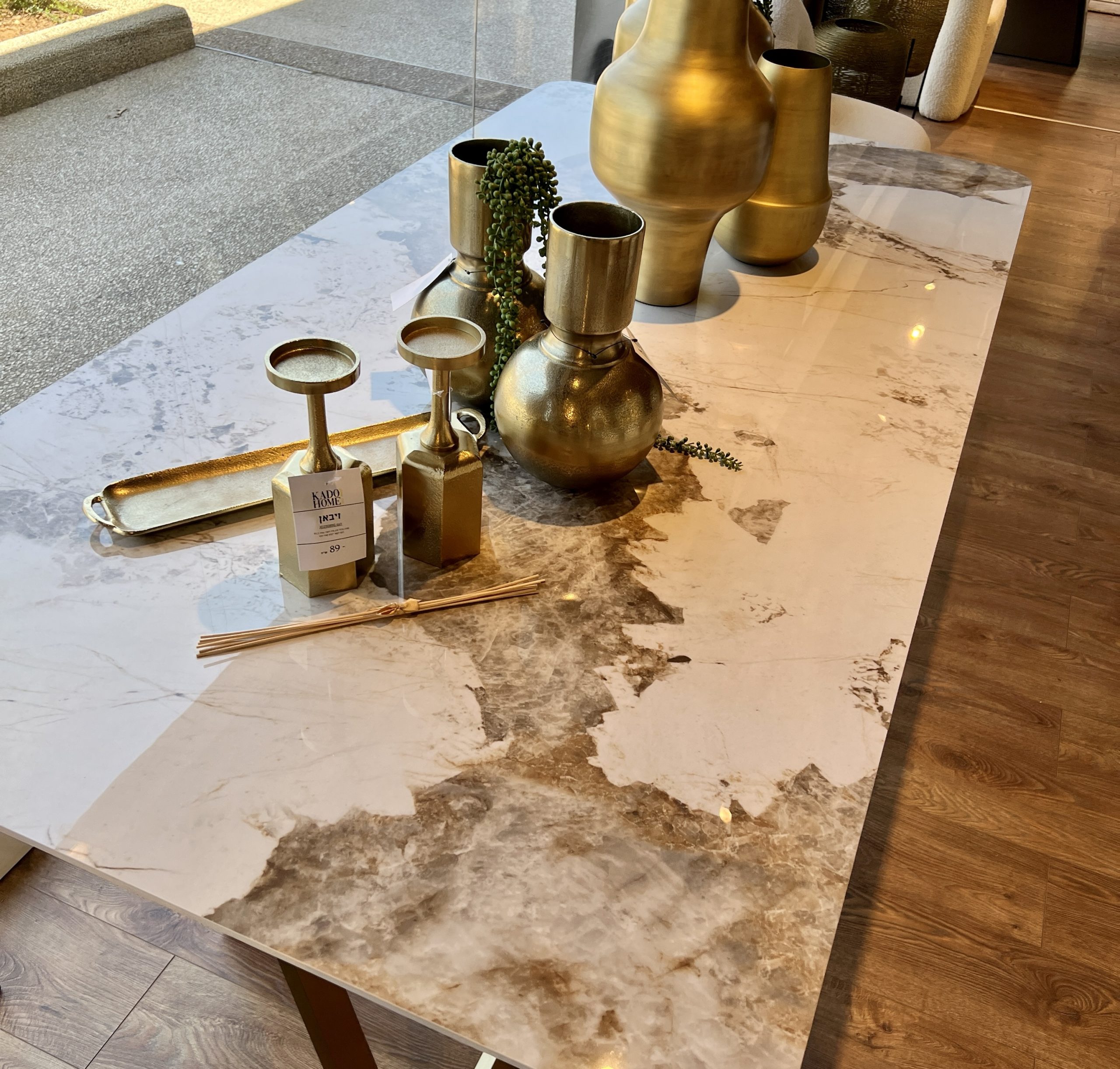 שולחן אוכל מלבן רגליים זהב דגם מרבל קימי שולחן אוכל מלבן רגליים זהב דגם מרבל קימי