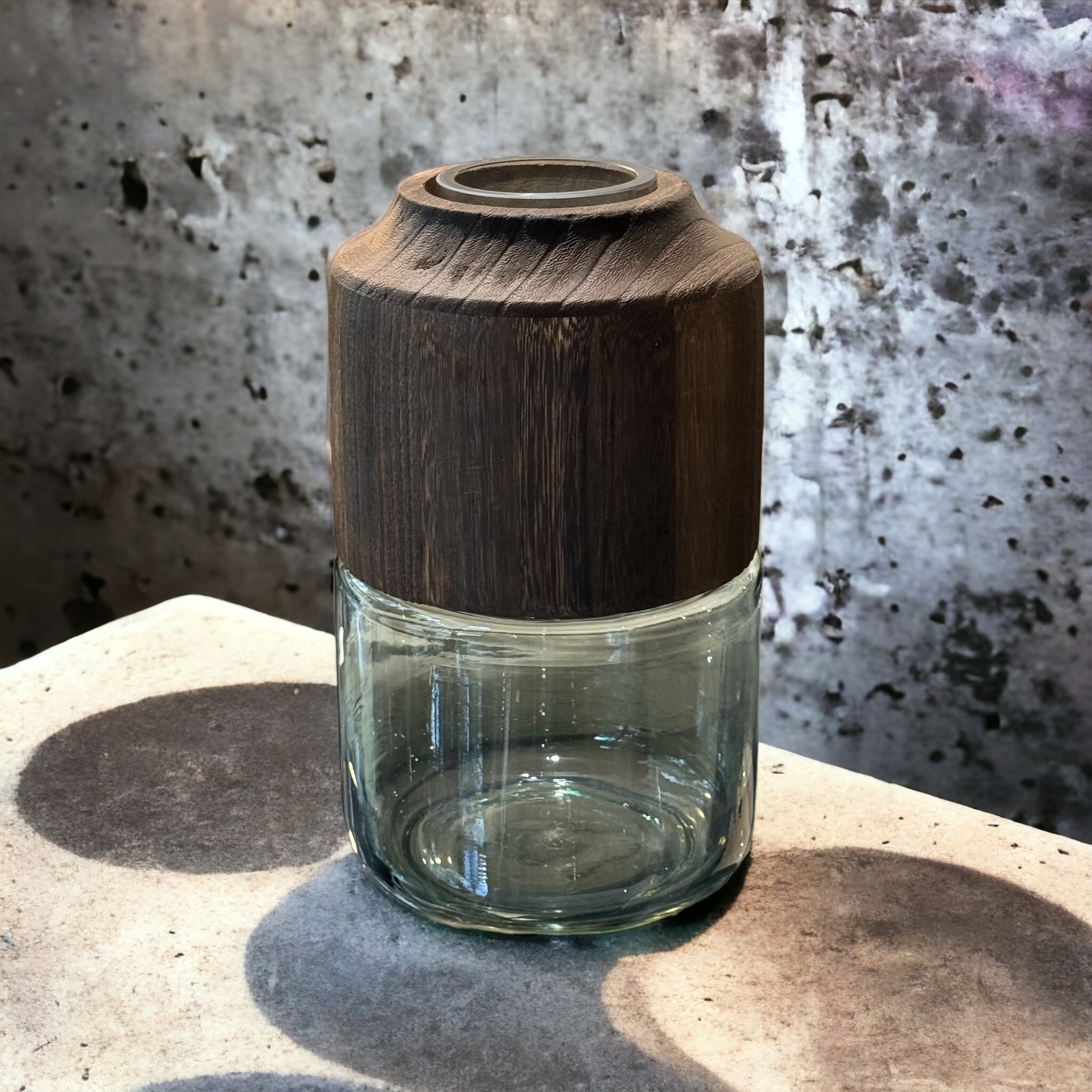 כד זכוכית אפורה חצי עליון עץ דגם אליס כד זכוכית אפורה חצי עליון עץ דגם אליס