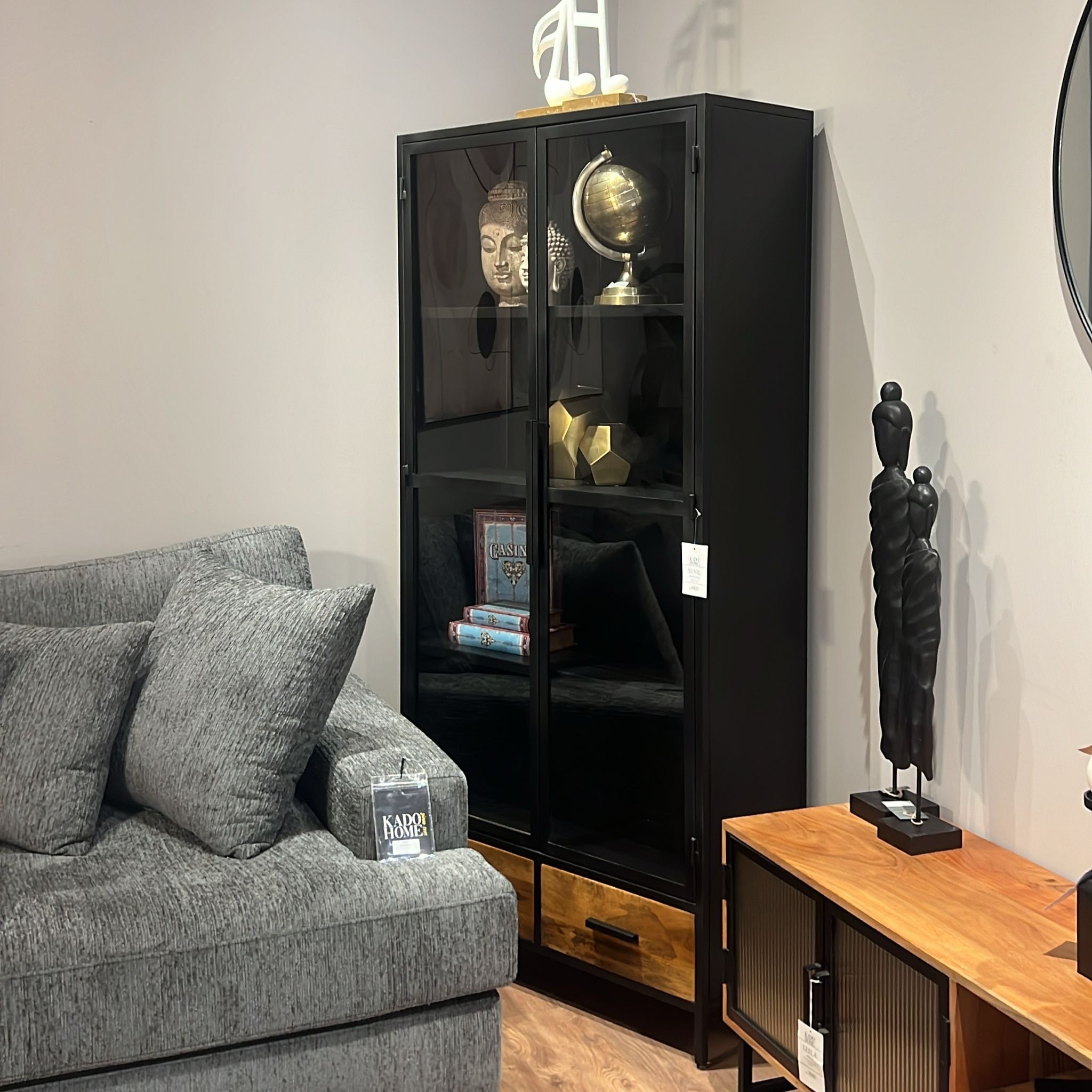 ויטרינה ברזל זכוכית ומגירות עץ דגם סוניל ויטרינה ברזל זכוכית ומגירות עץ דגם סוניל