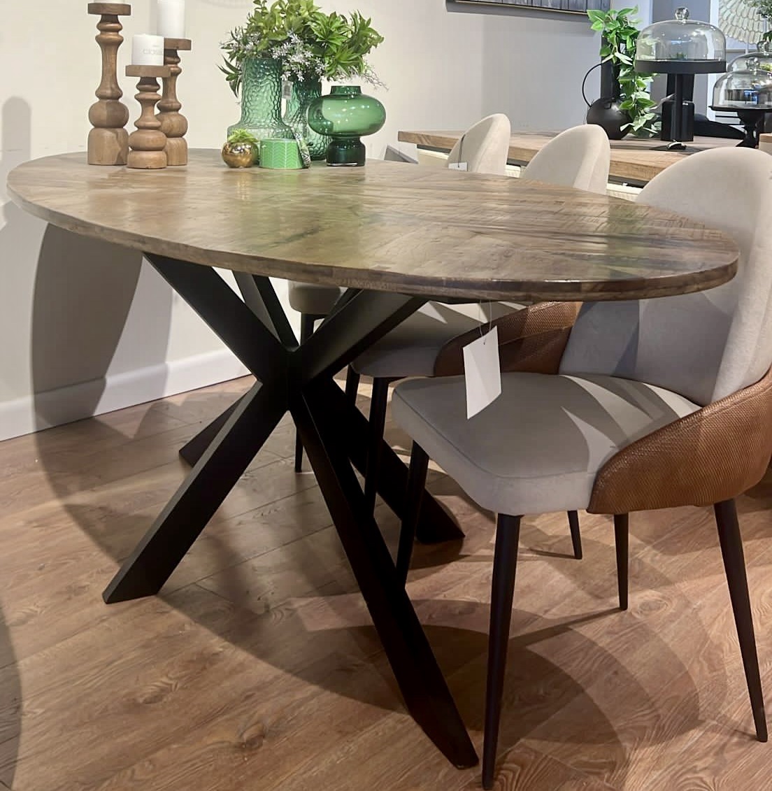 שולחן אוכל עץ אובאלי דגם דאלי שולחן אוכל עץ אובאלי דגם דאלי