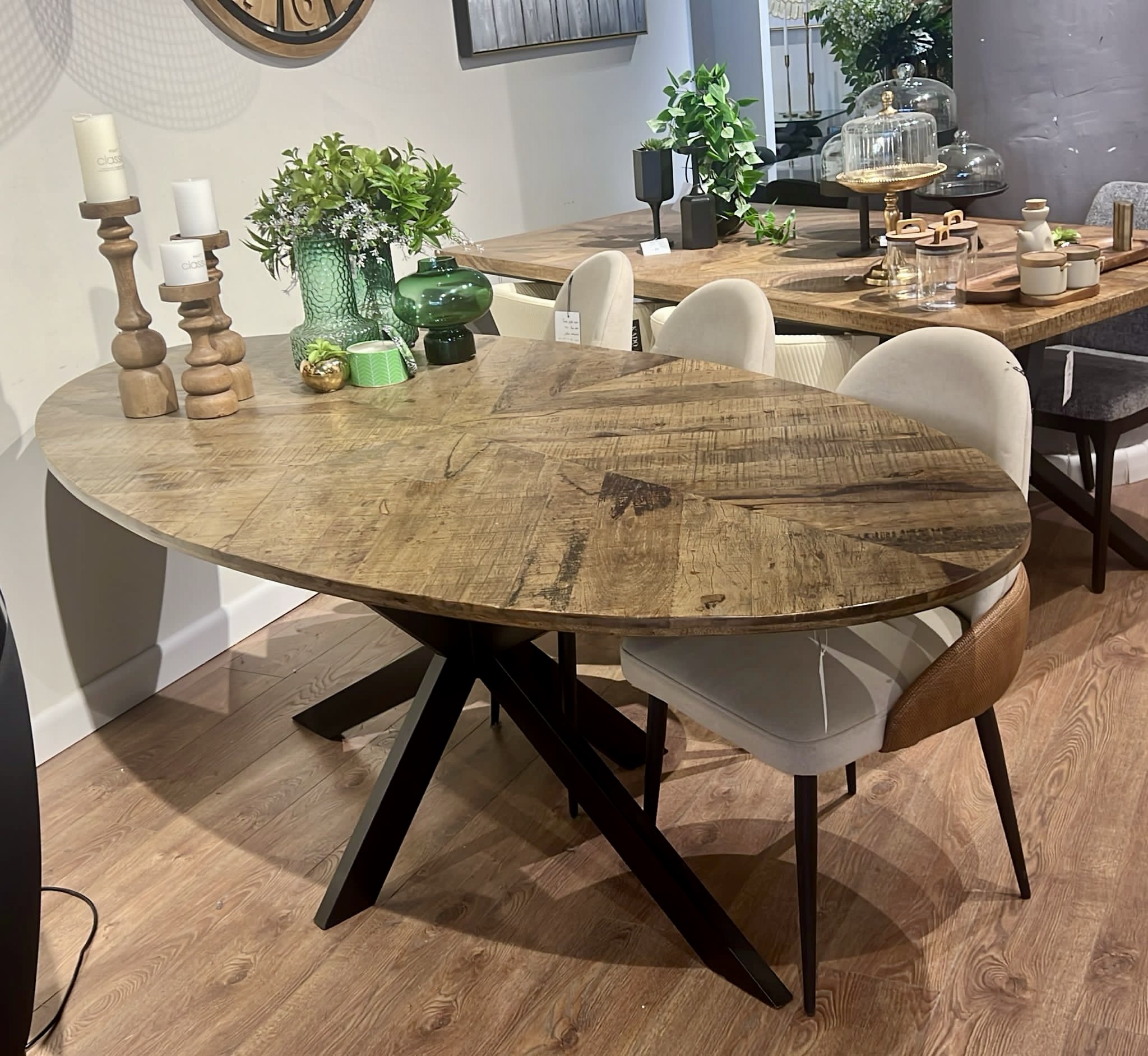 שולחן אוכל עץ אובאלי דגם דאלי שולחן אוכל עץ אובאלי דגם דאלי