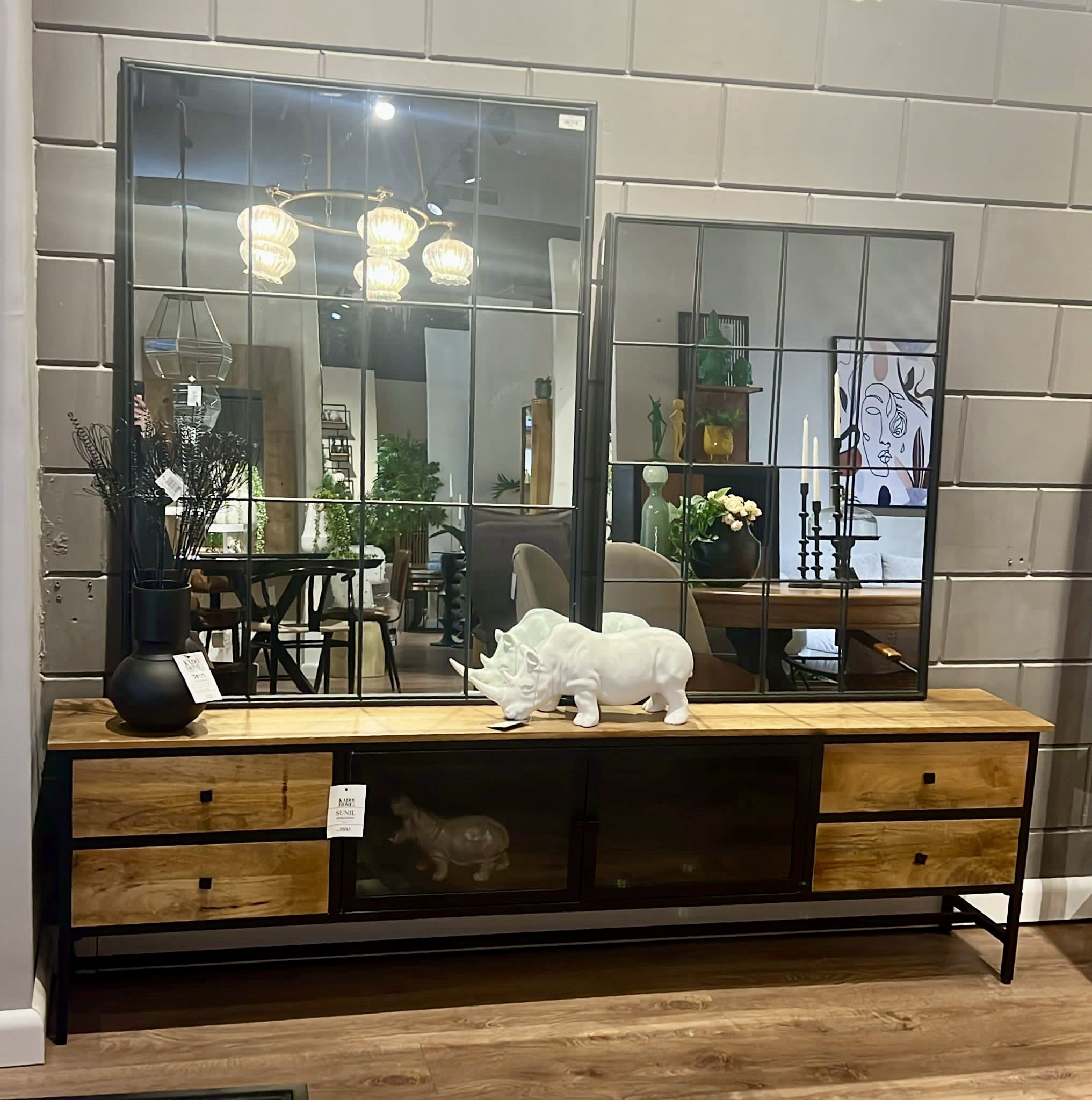 מזנון עץ ברזל וזכוכית דגם סוניל מזנון עץ ברזל וזכוכית דגם סוניל