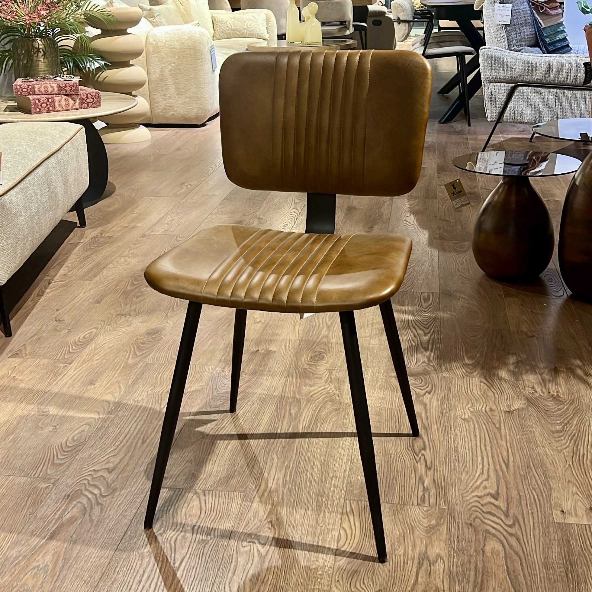 כסא פינת אוכל עור חום דגם סוקרטס כסא פינת אוכל עור חום דגם סוקרטס