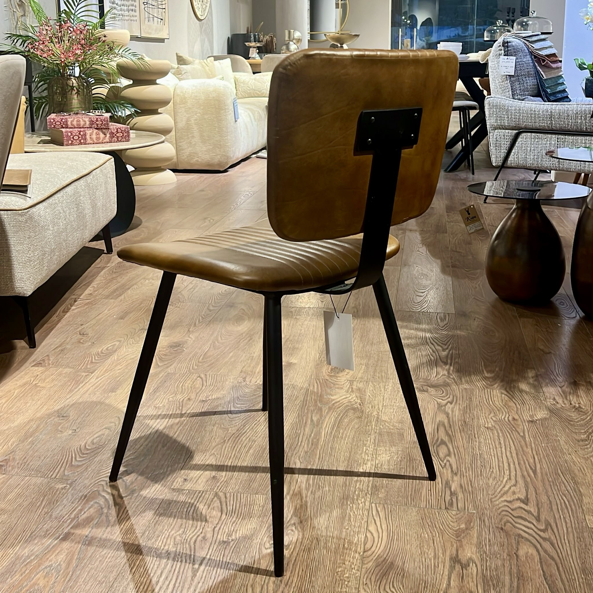 כסא פינת אוכל עור חום דגם סוקרטס כסא פינת אוכל עור חום דגם סוקרטס