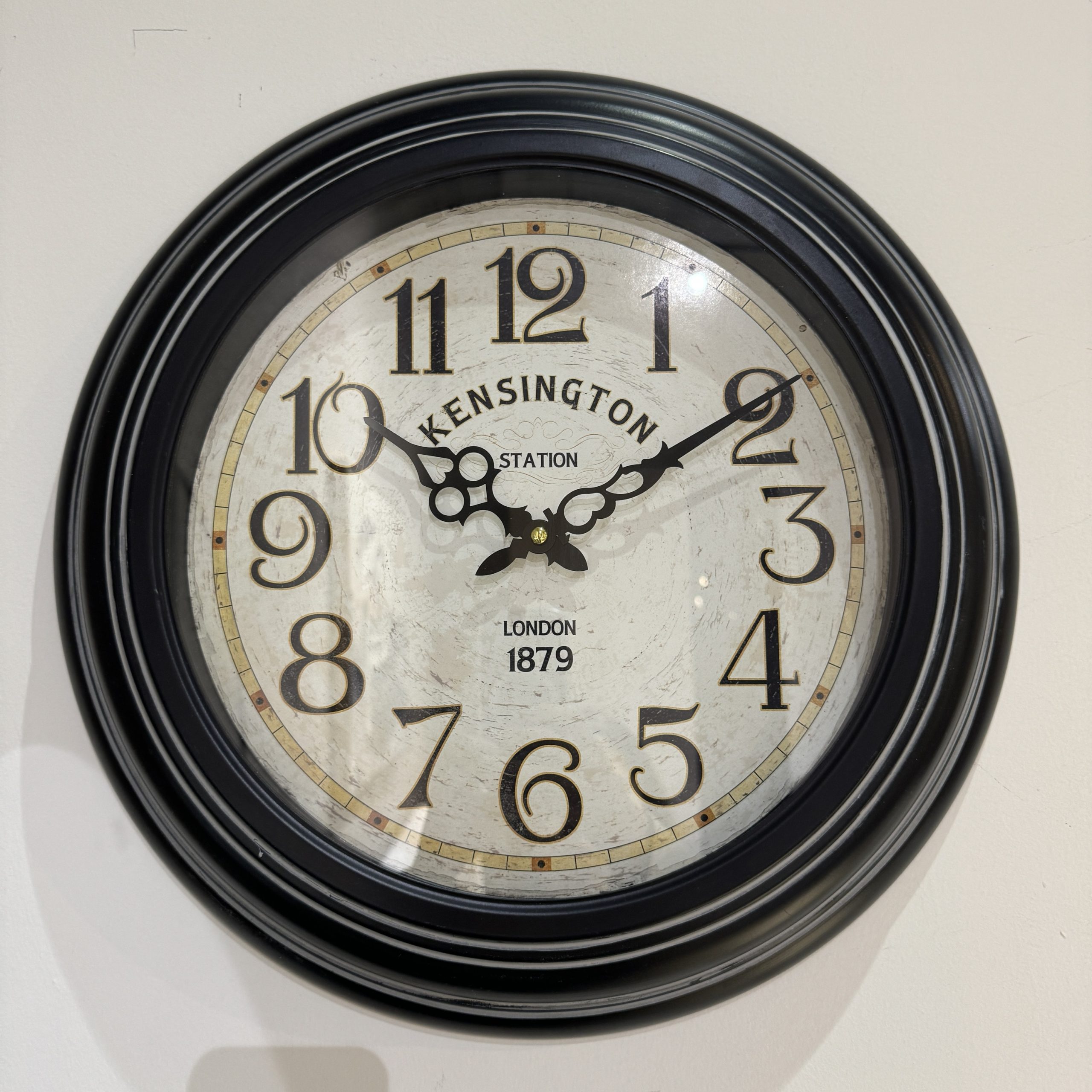 שעון מסגרת שחורה מחוגים וינטאג׳ דגם איקו שעון מסגרת שחורה מחוגים וינטאג׳ דגם איקו